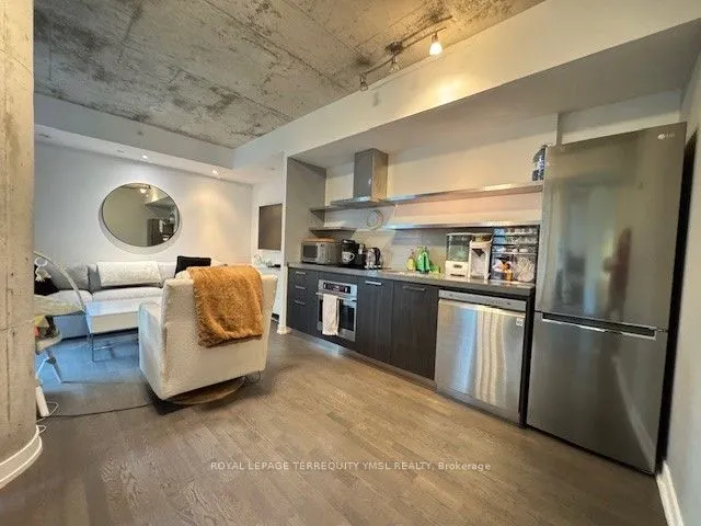 560 King Street W, #528