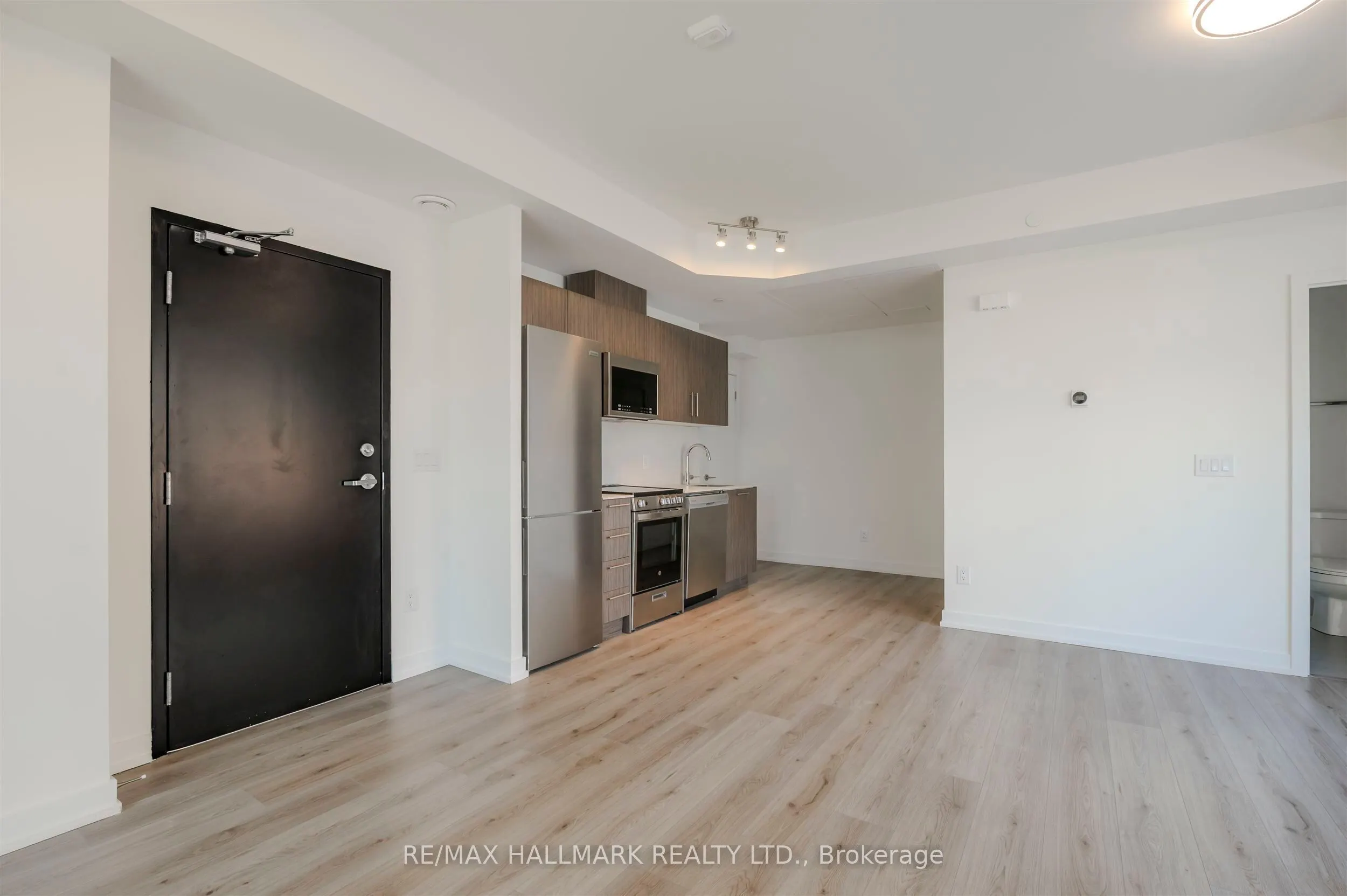 35-861 Sheppard Avenue W, #Mainfloor