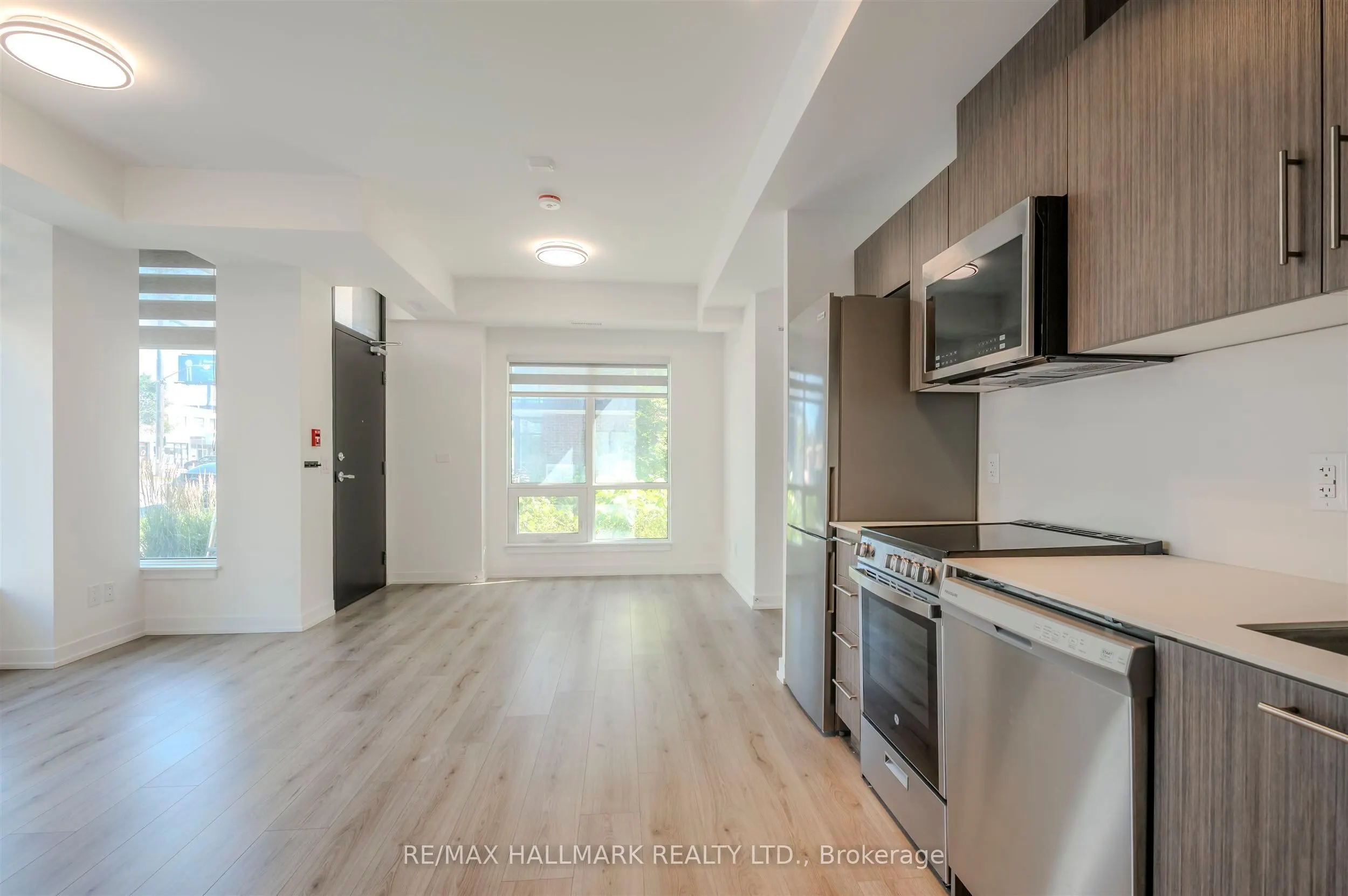 35-861 Sheppard Avenue W, #Mainfloor