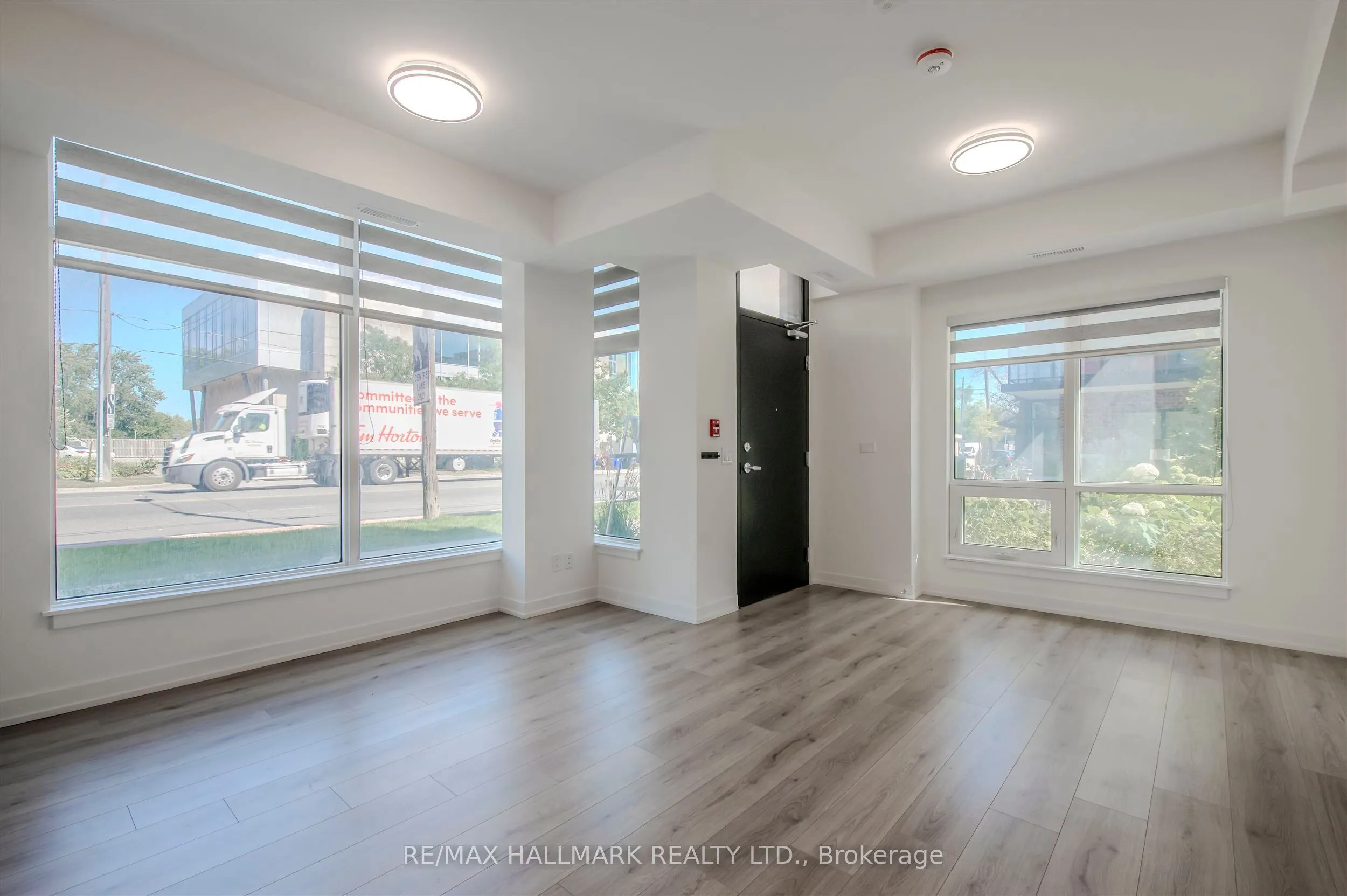35-861 Sheppard Avenue W, #Mainfloor