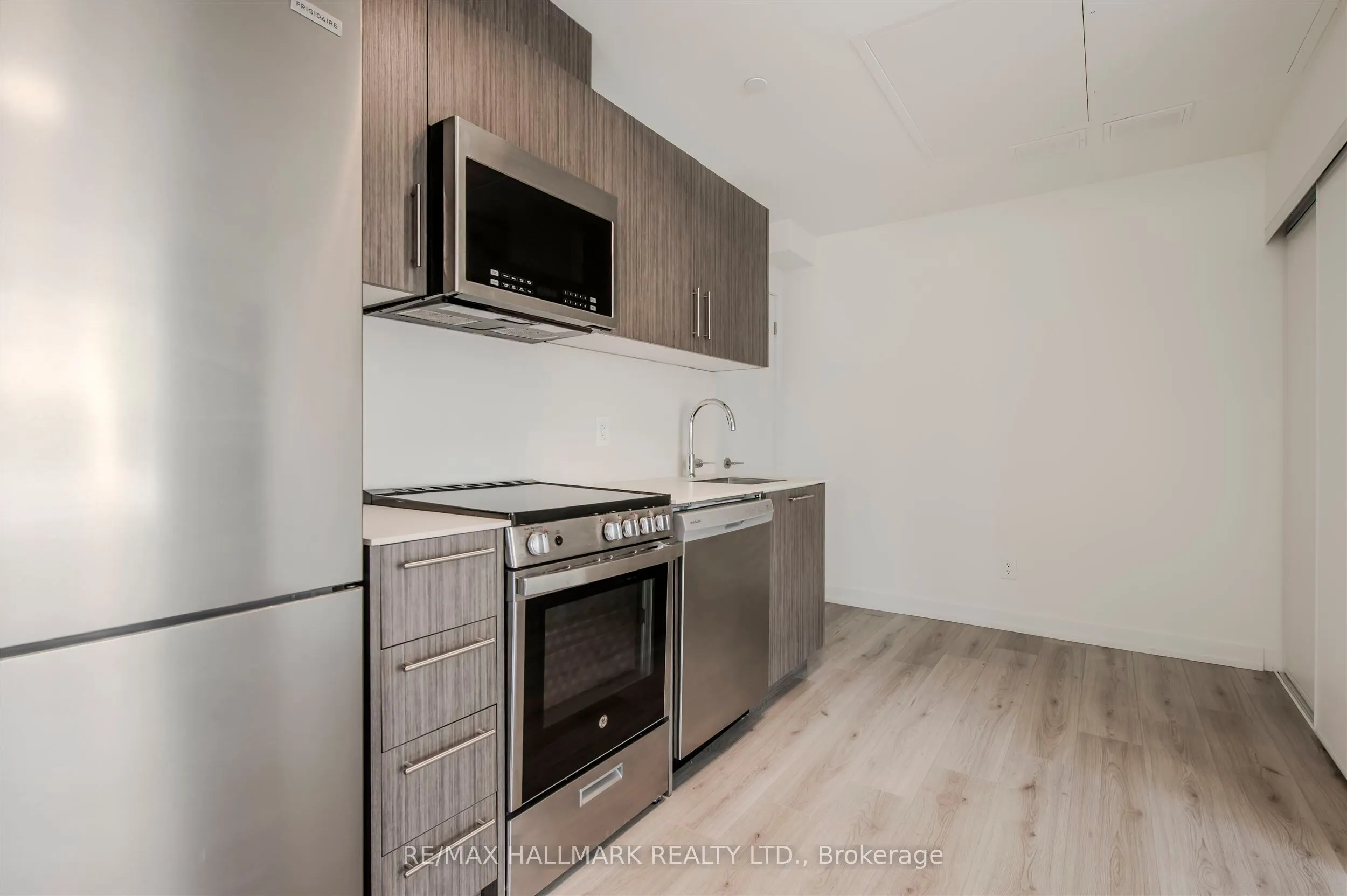 35-861 Sheppard Avenue W, #Mainfloor