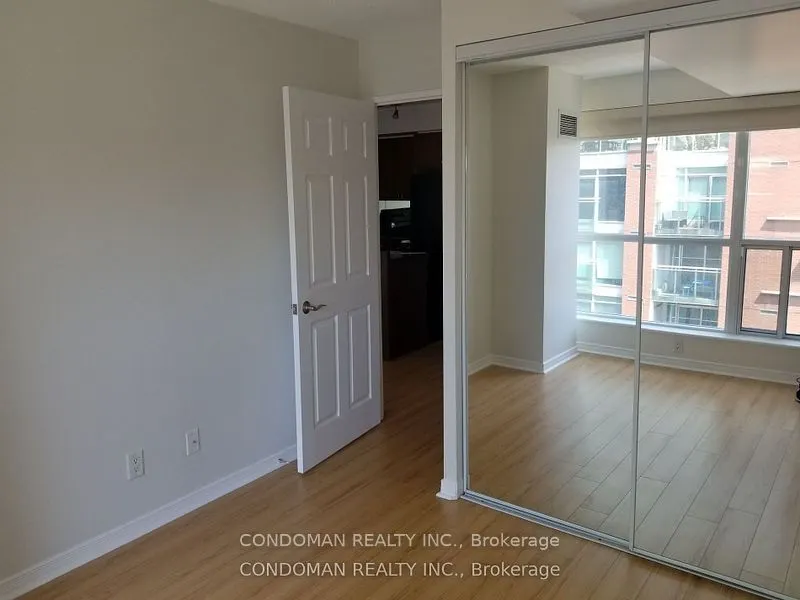 230 King Street E, #909