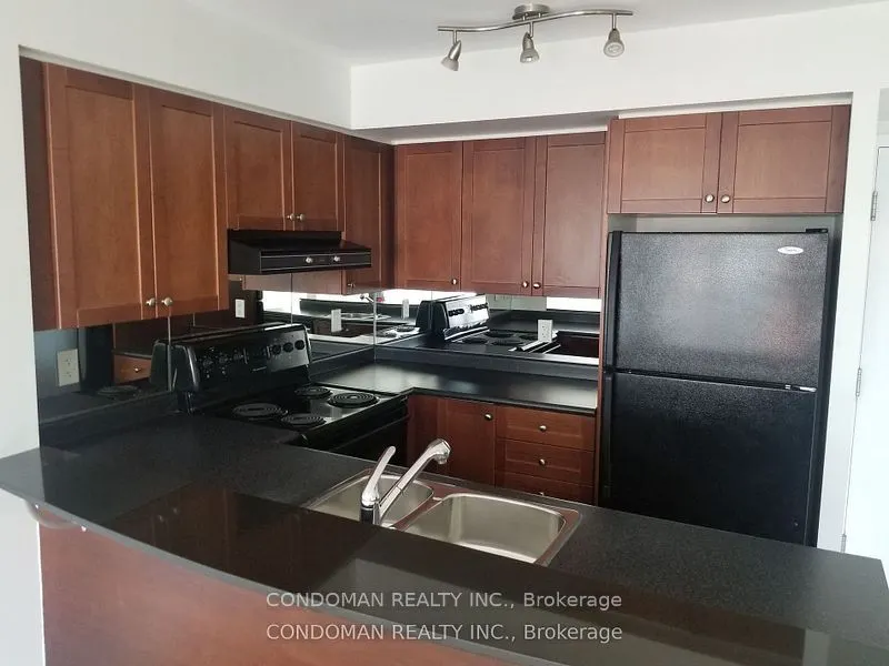 230 King Street E, #909