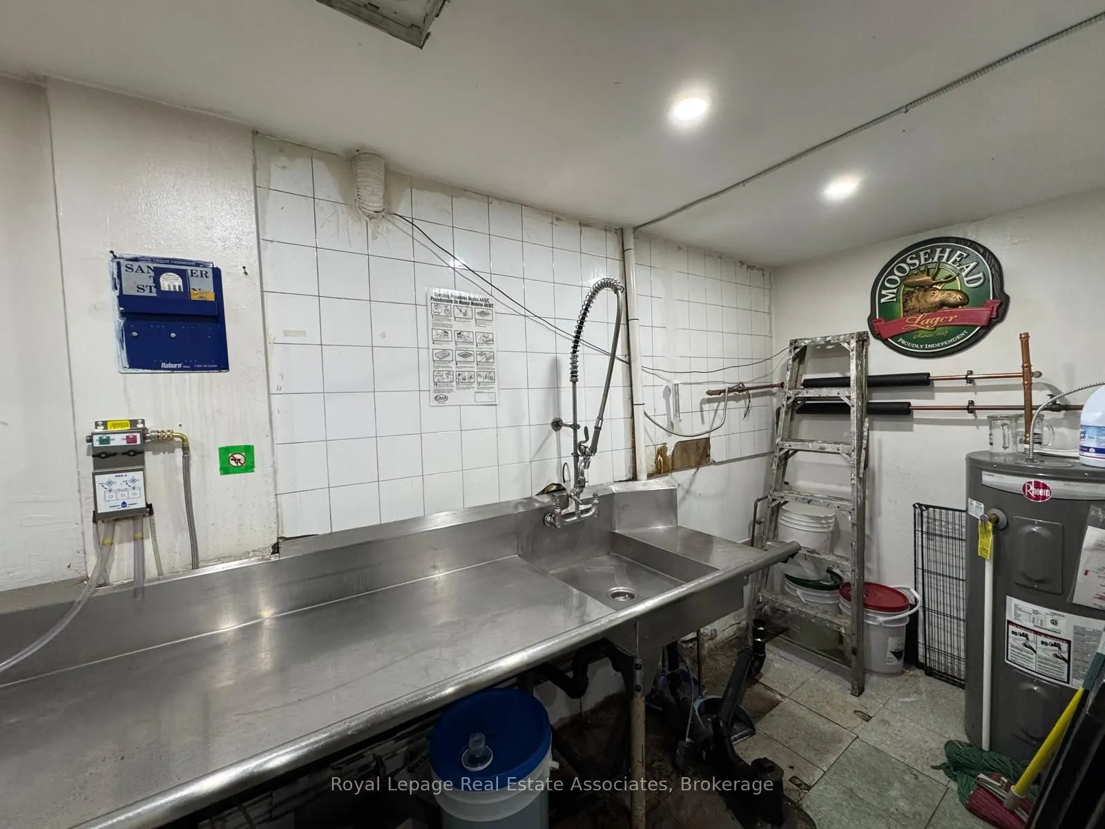 286 Eglinton Avenue W