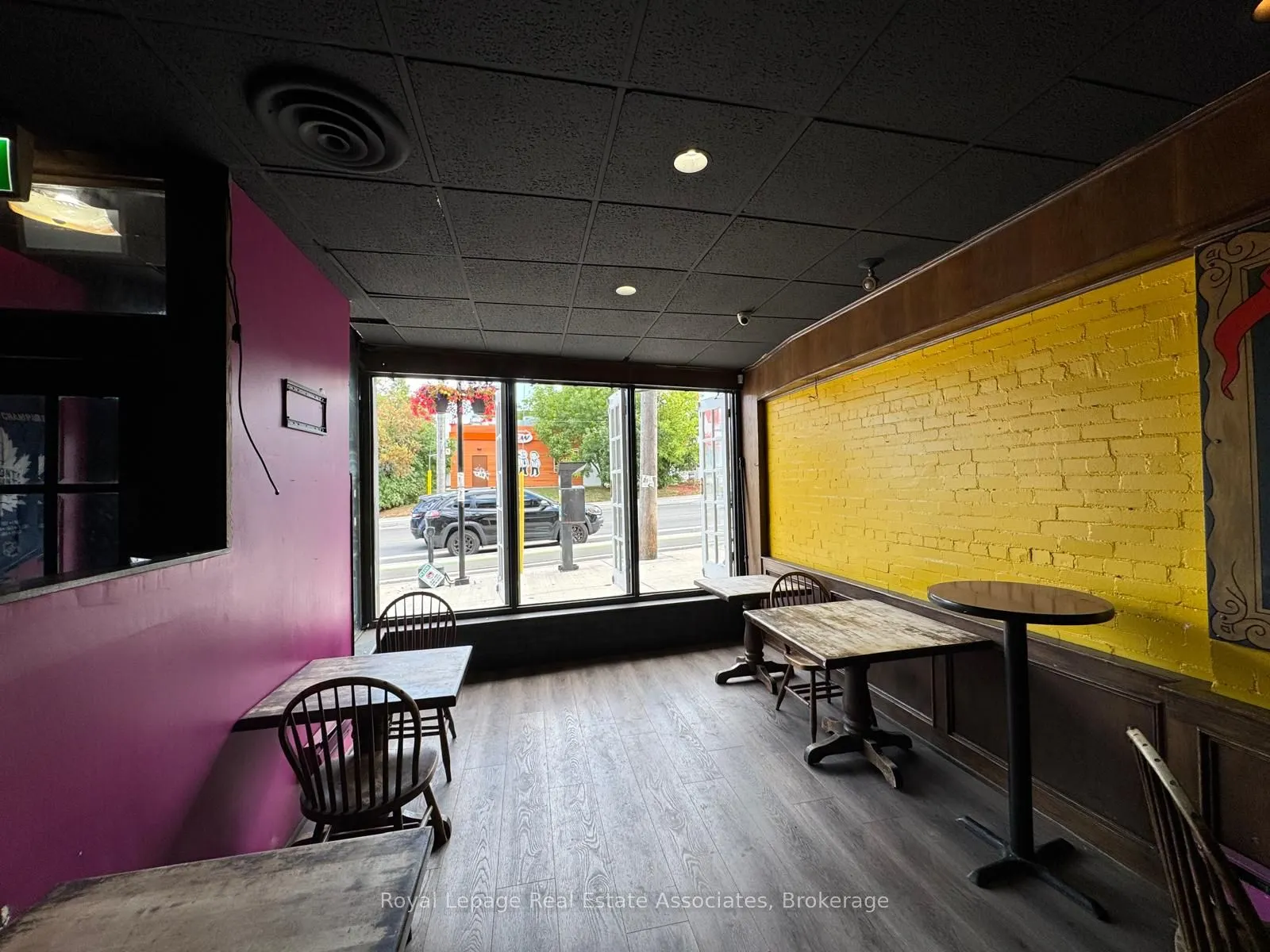 286 Eglinton Avenue W