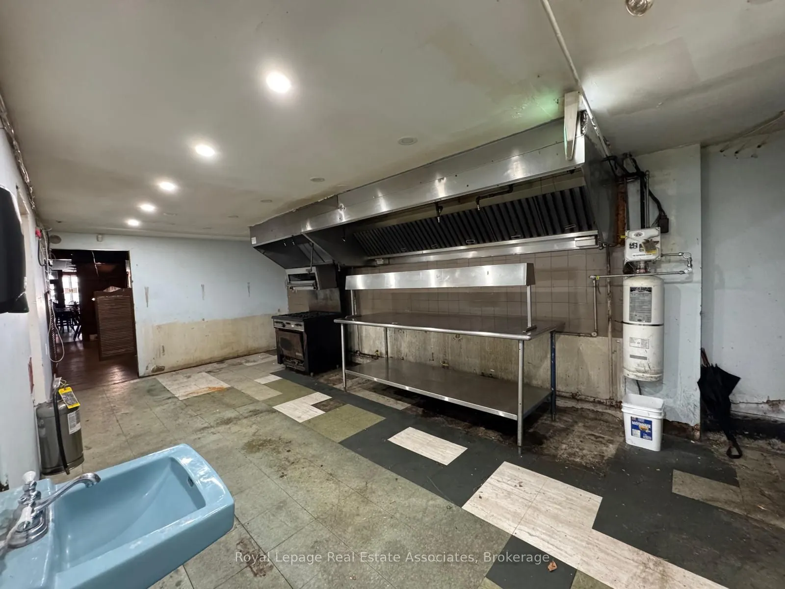 286 Eglinton Avenue W