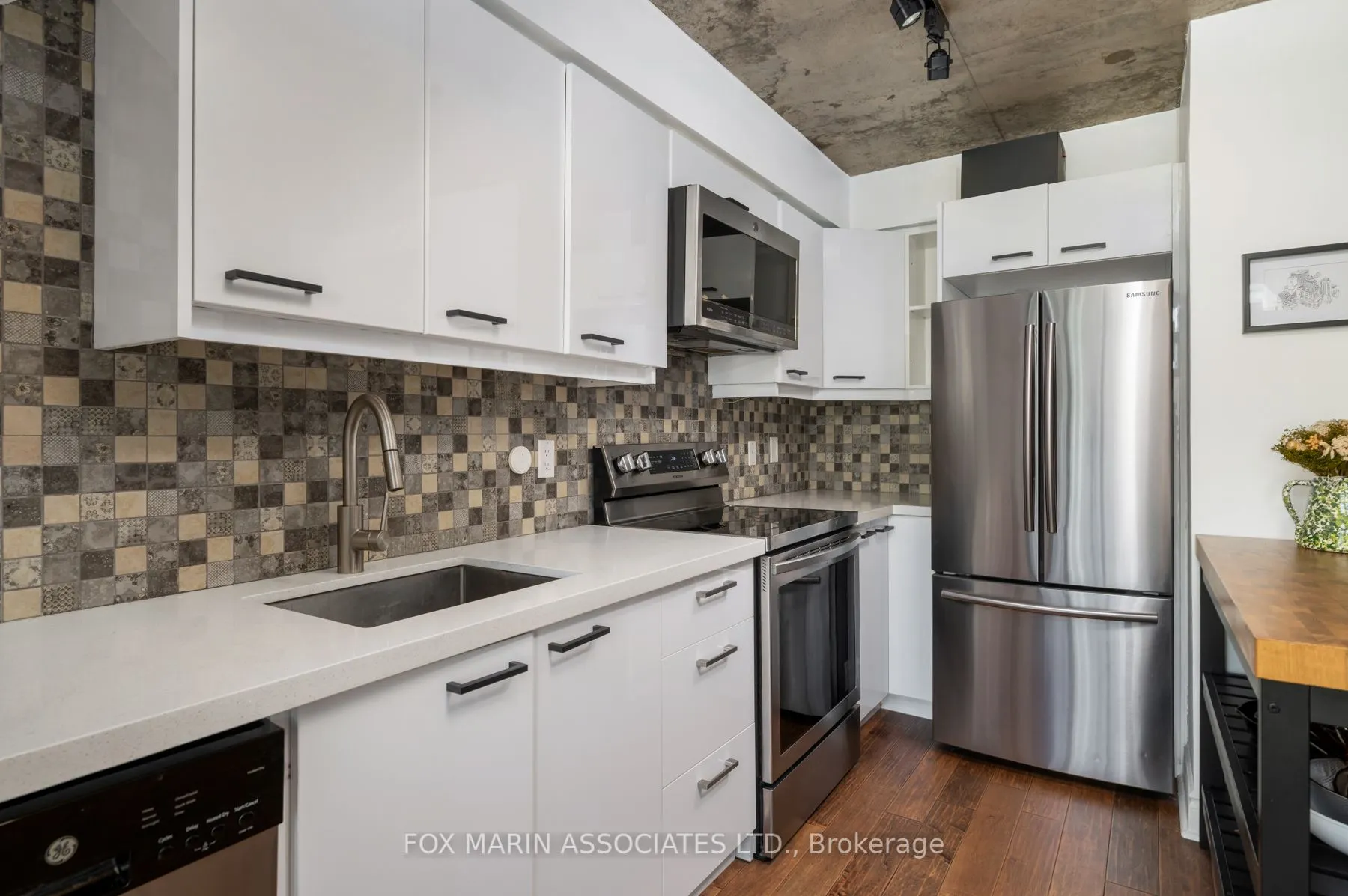 954 King Street W, #328