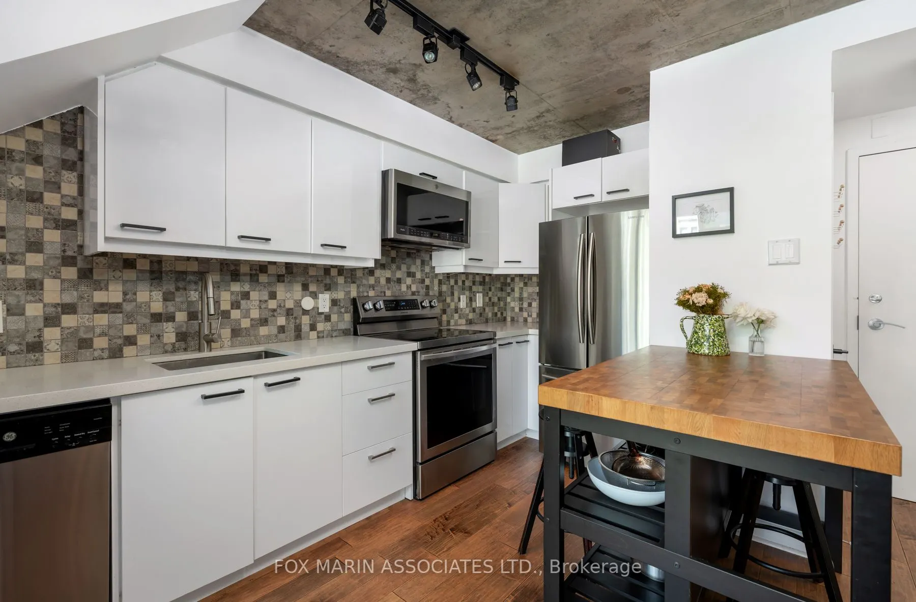 954 King Street W, #328