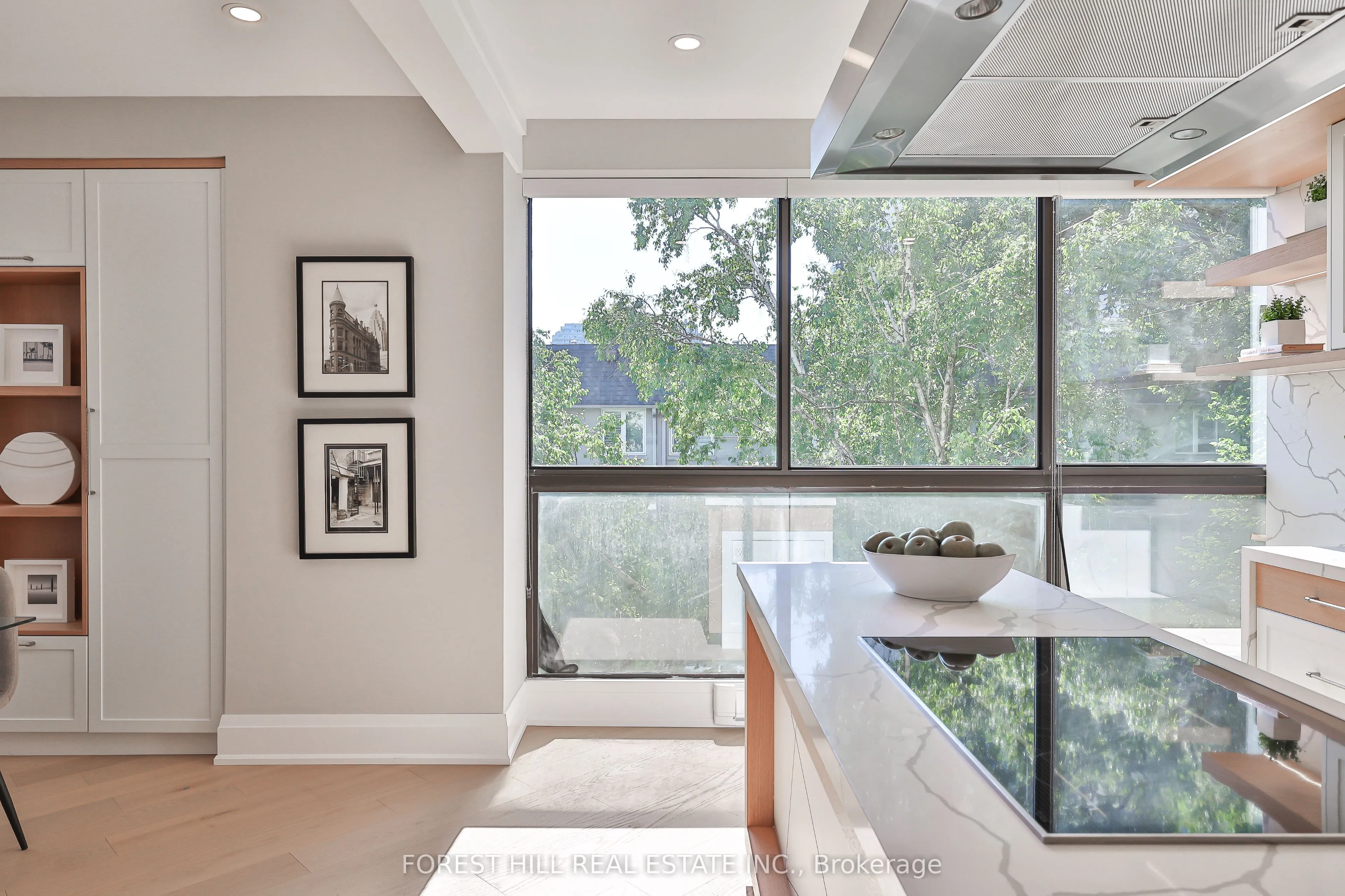 342 Spadina Road, #301