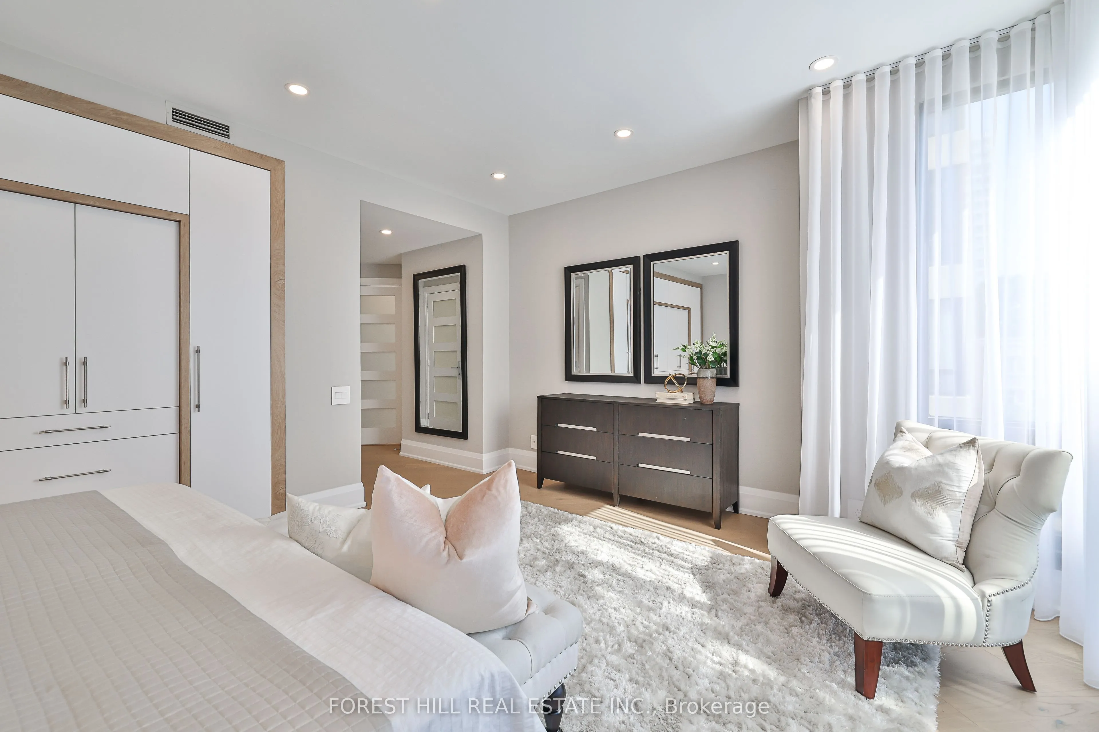 342 Spadina Road, #301