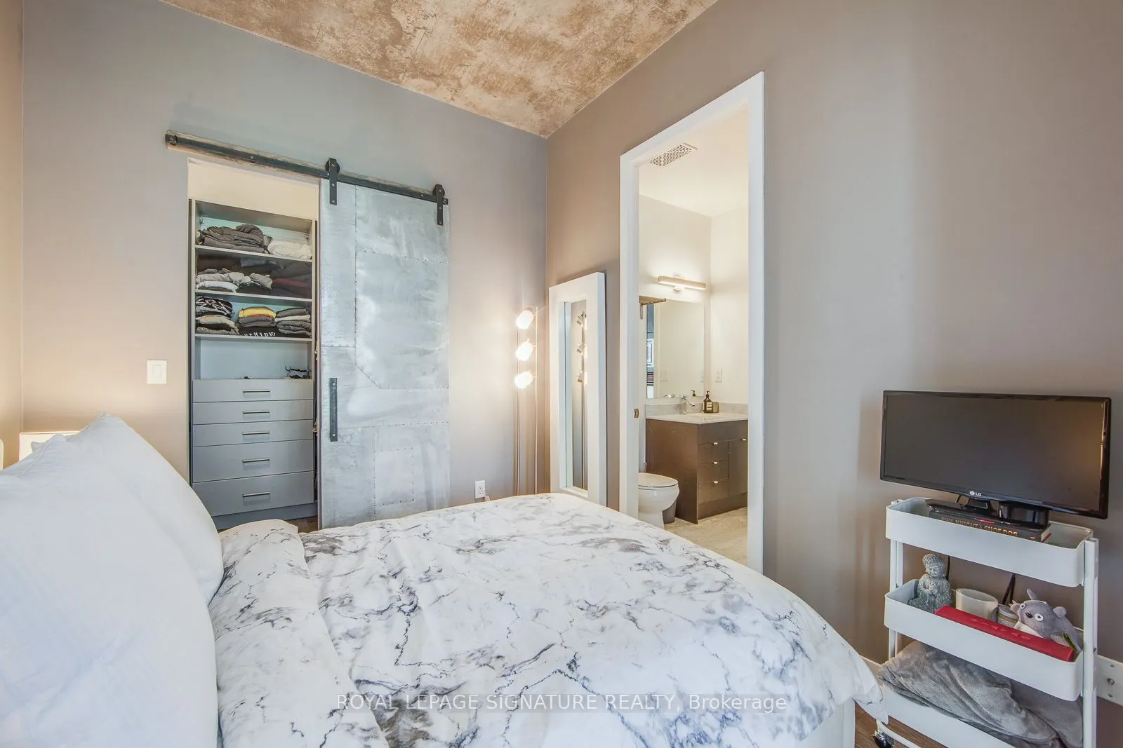 23 Brant Street, #408