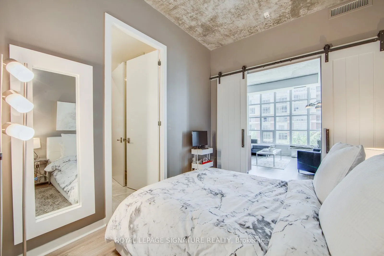 23 Brant Street, #408
