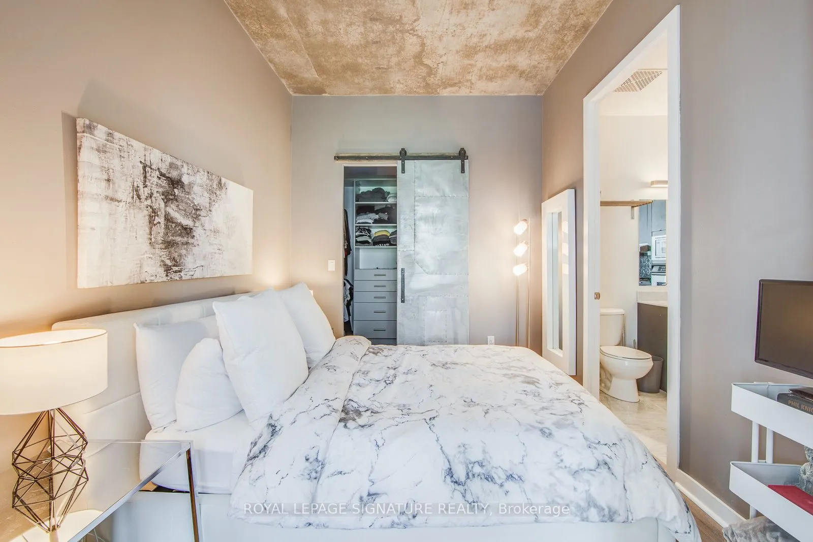 23 Brant Street, #408
