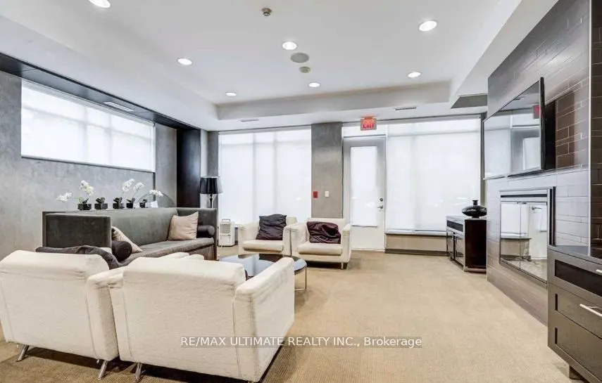 76 Shuter Street, #809