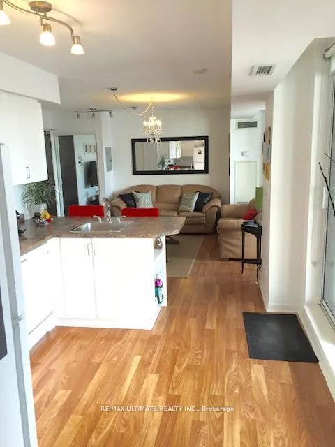 76 Shuter Street, #809