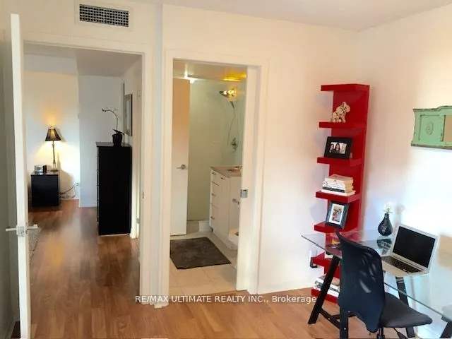 76 Shuter Street, #809