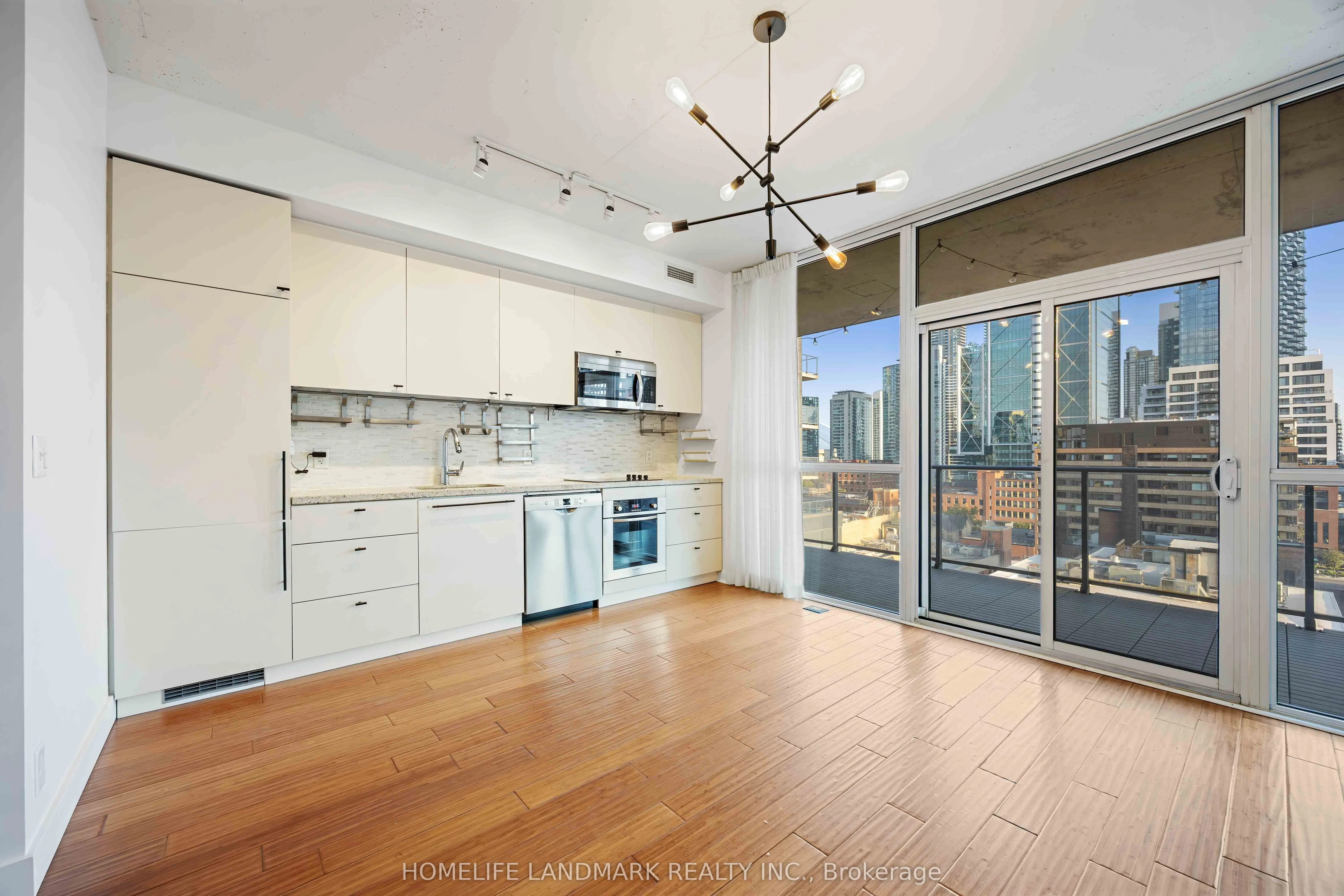 478 King Street W, #912
