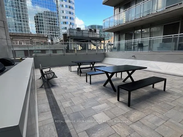 200 Victoria Street, #1115