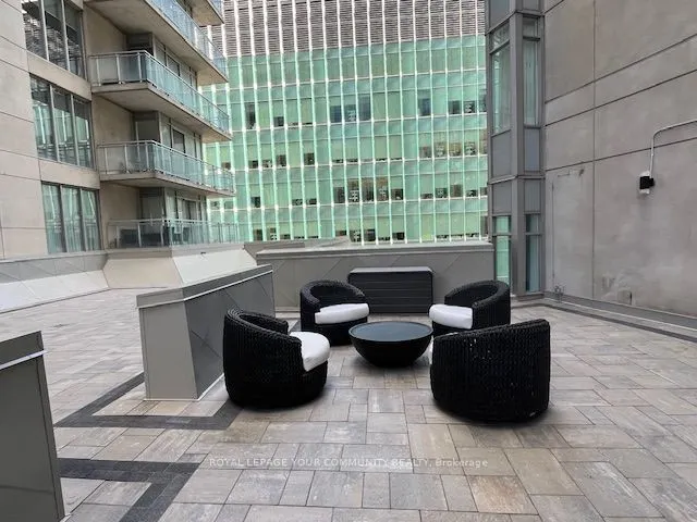 200 Victoria Street, #1115