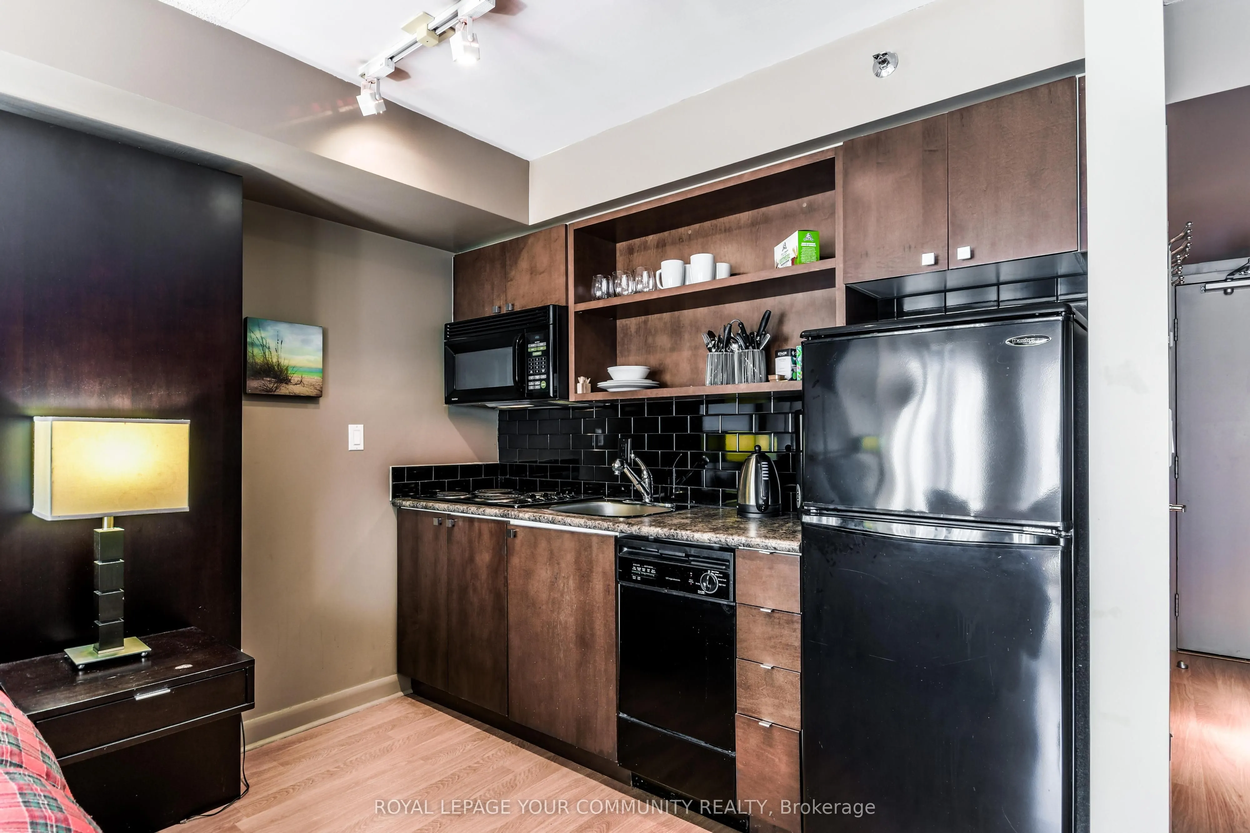 200 Victoria Street, #1115