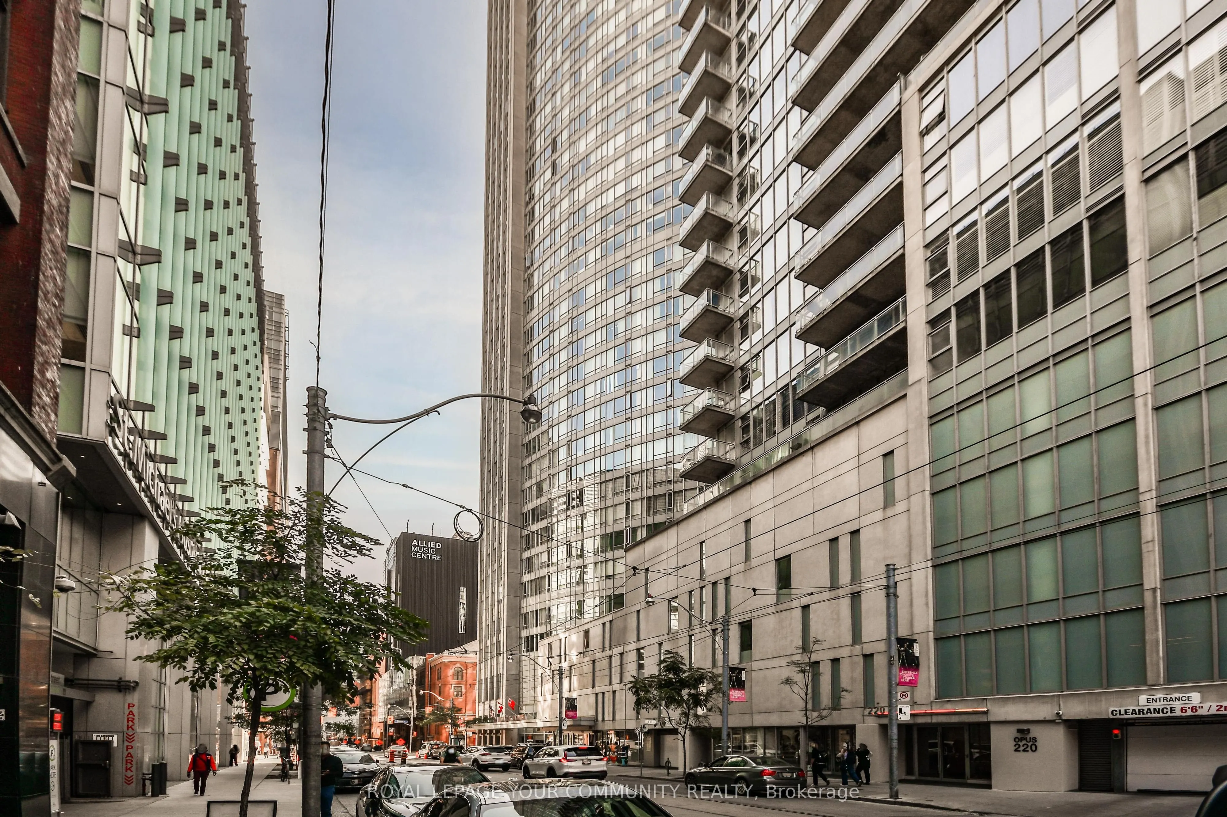 200 Victoria Street, #1115