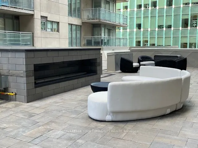 200 Victoria Street, #1115
