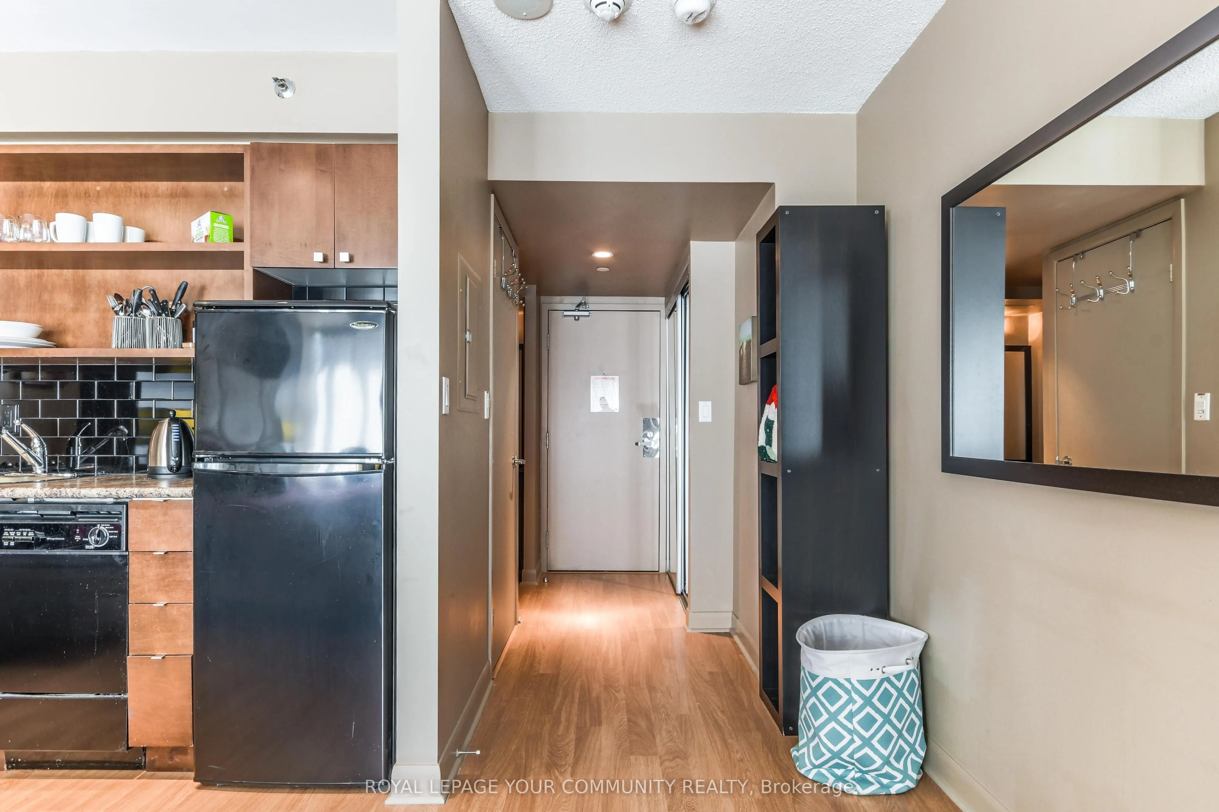 200 Victoria Street, #1115
