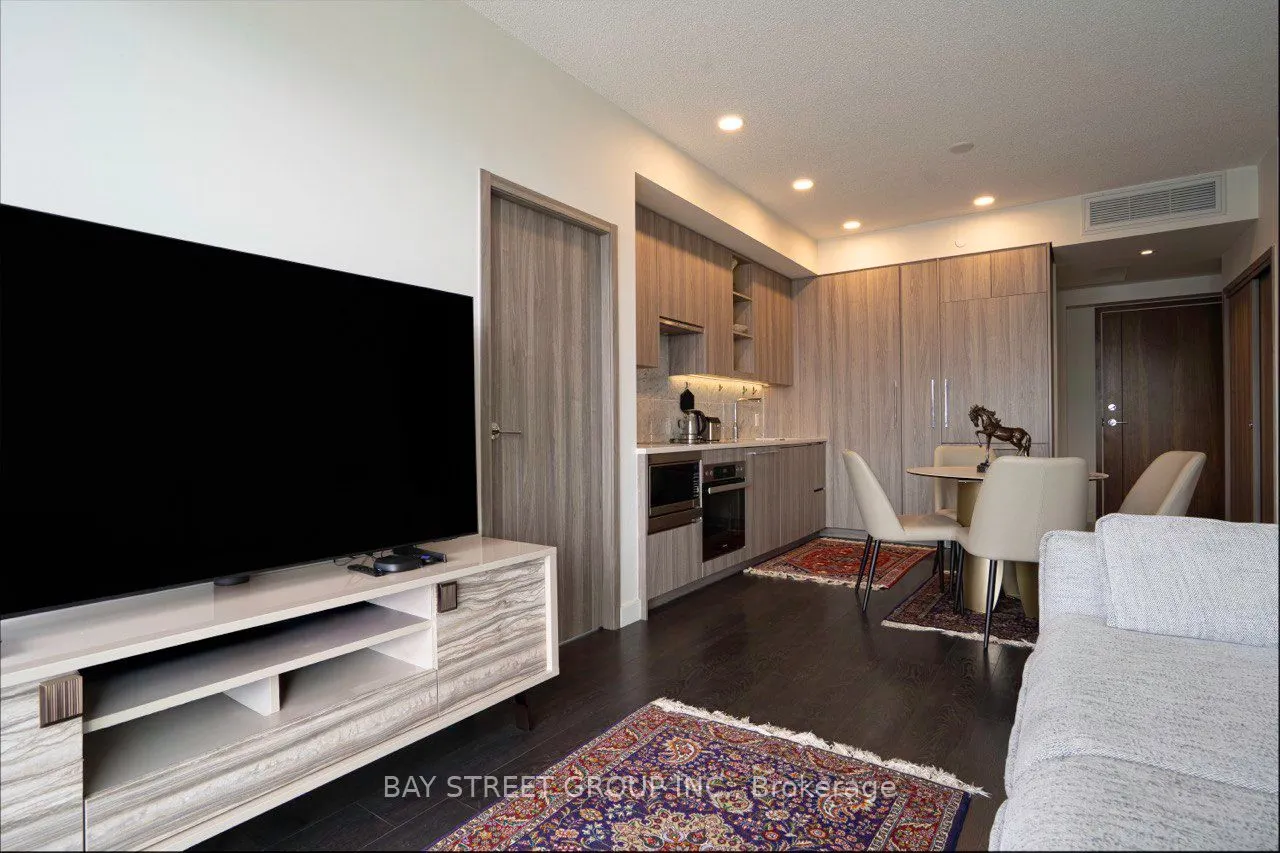 95 Mcmahon Drive, #3909