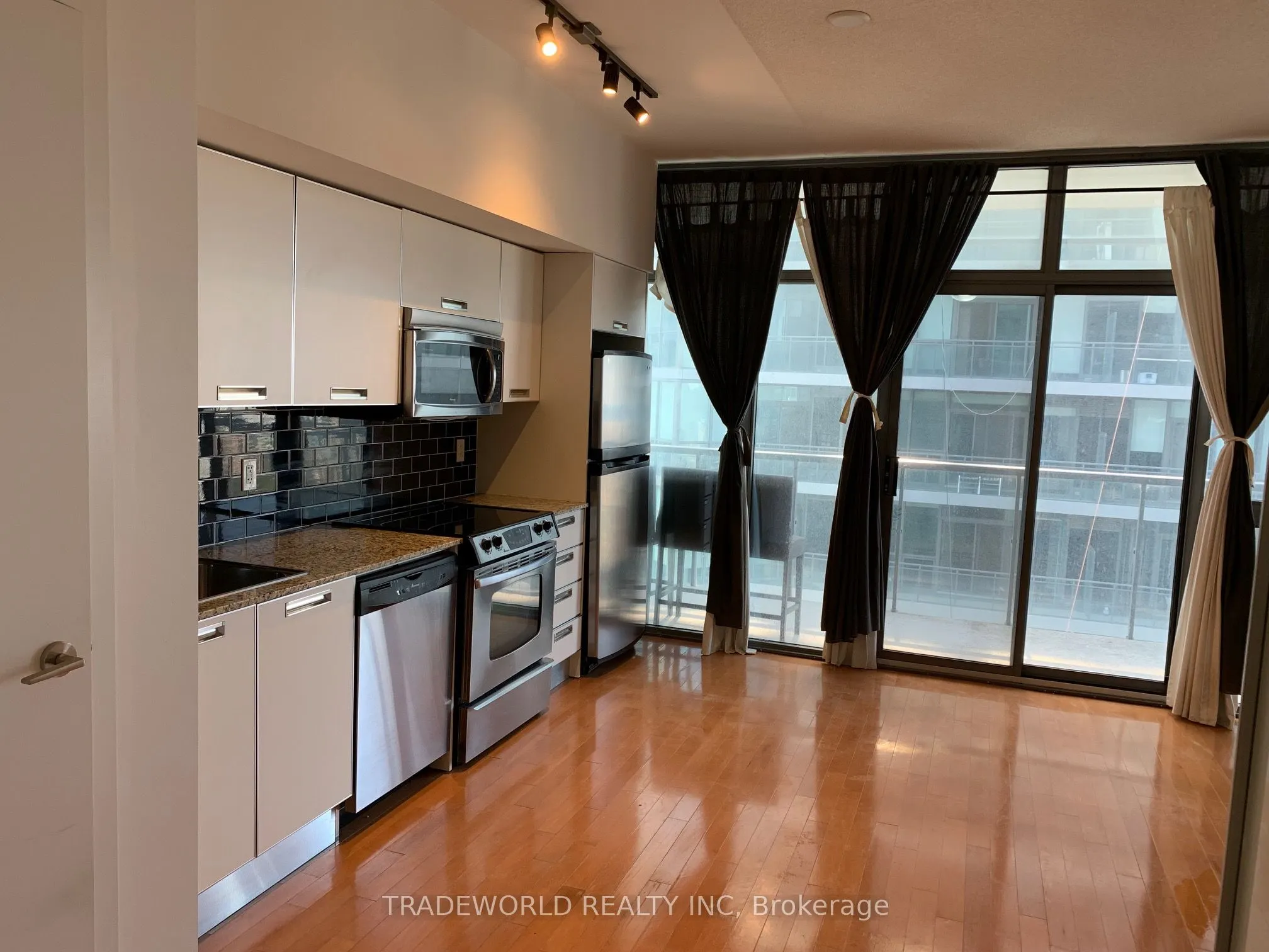 33 Charles Street E, #3908