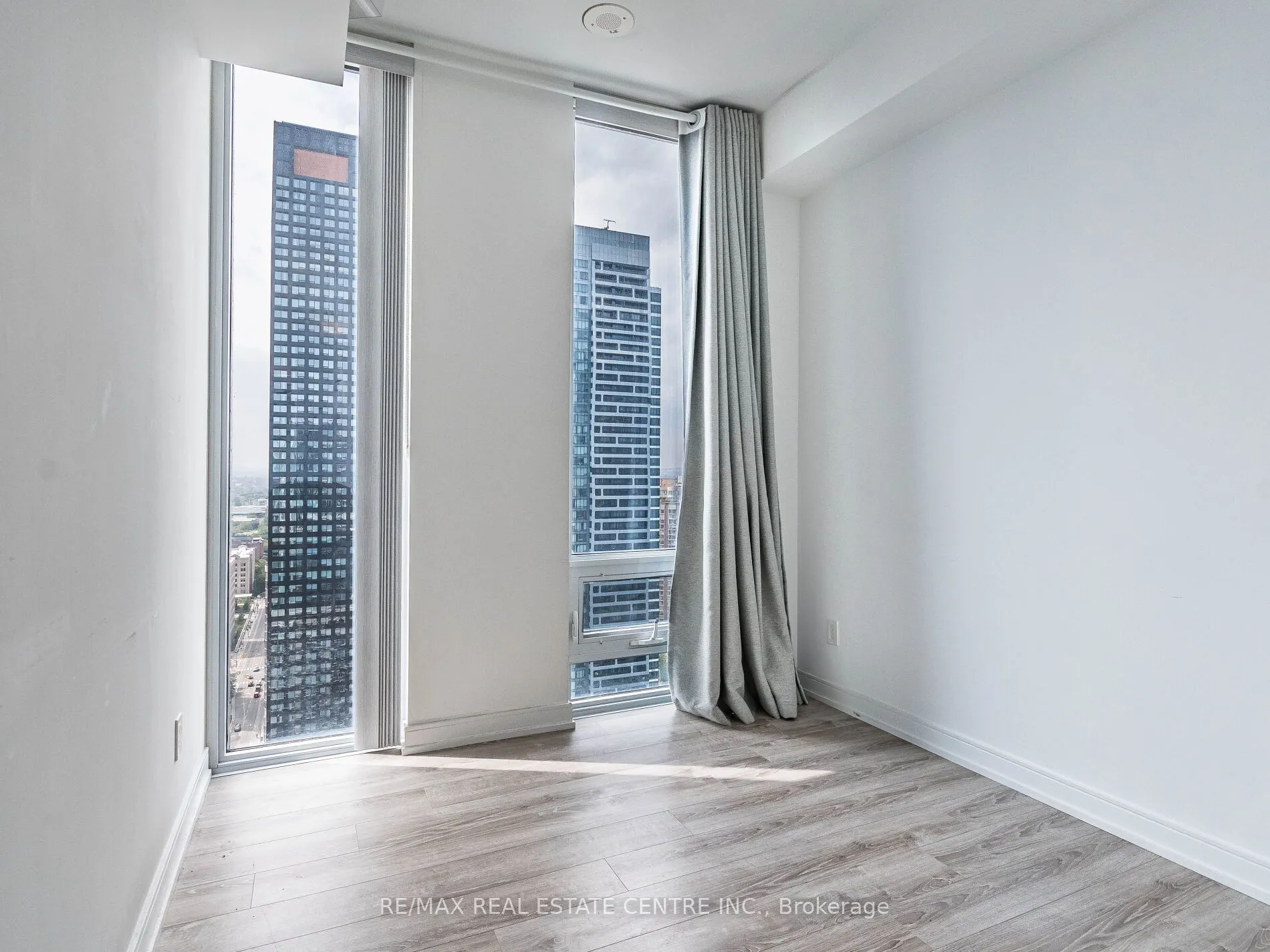 28 Wellesley Street, #3302