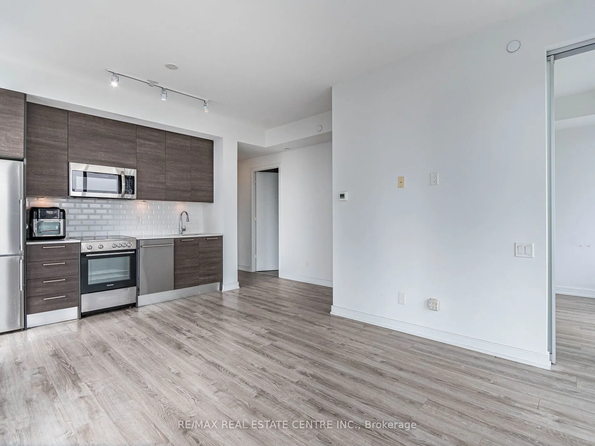 28 Wellesley Street, #3302