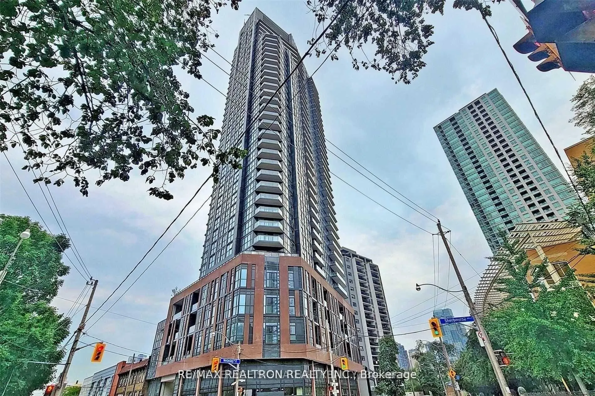 159 Wellesley Street E, #407