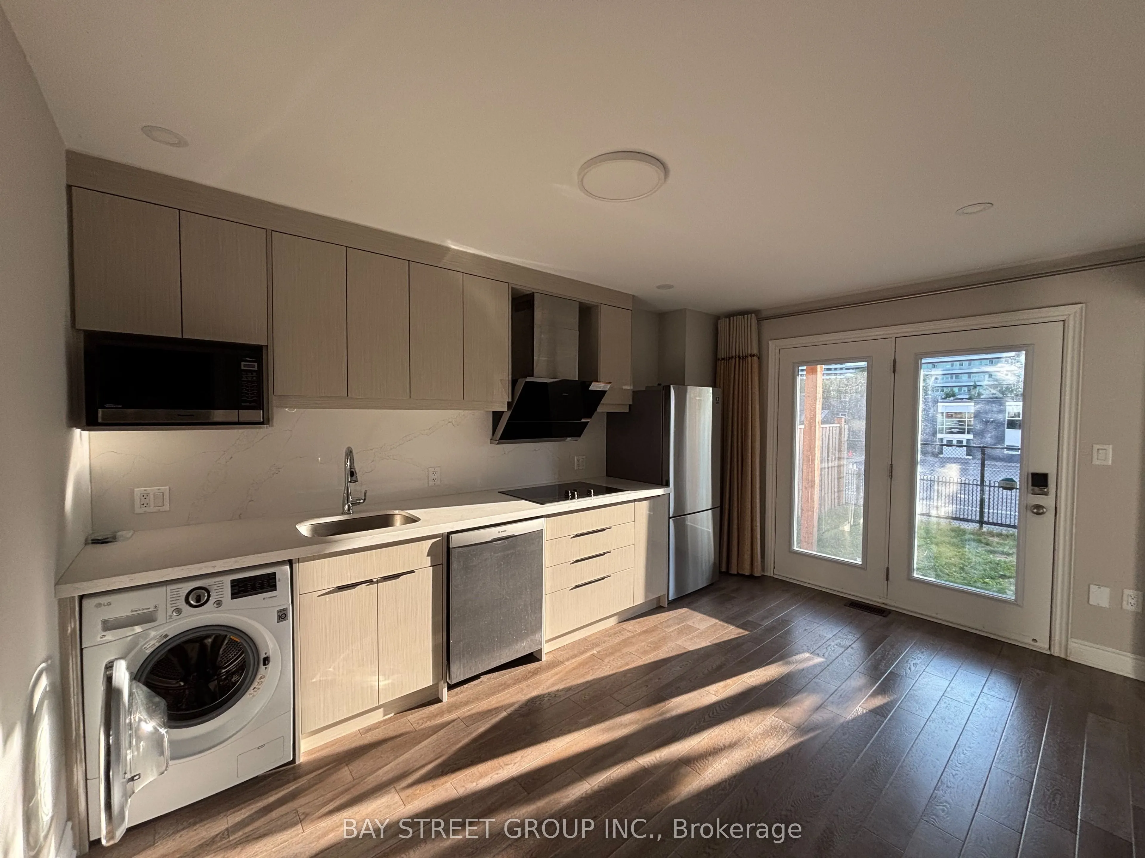 70 William Durie Way, #Lower