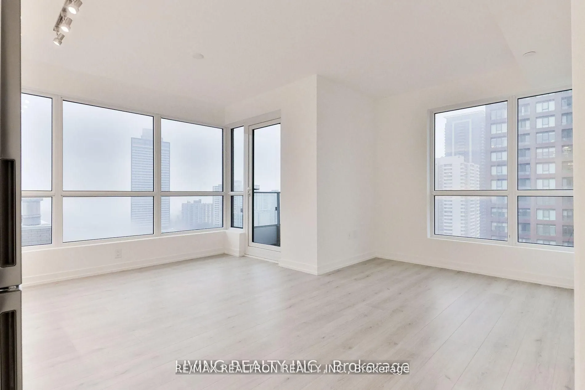 395 Bloor Street E, #1611
