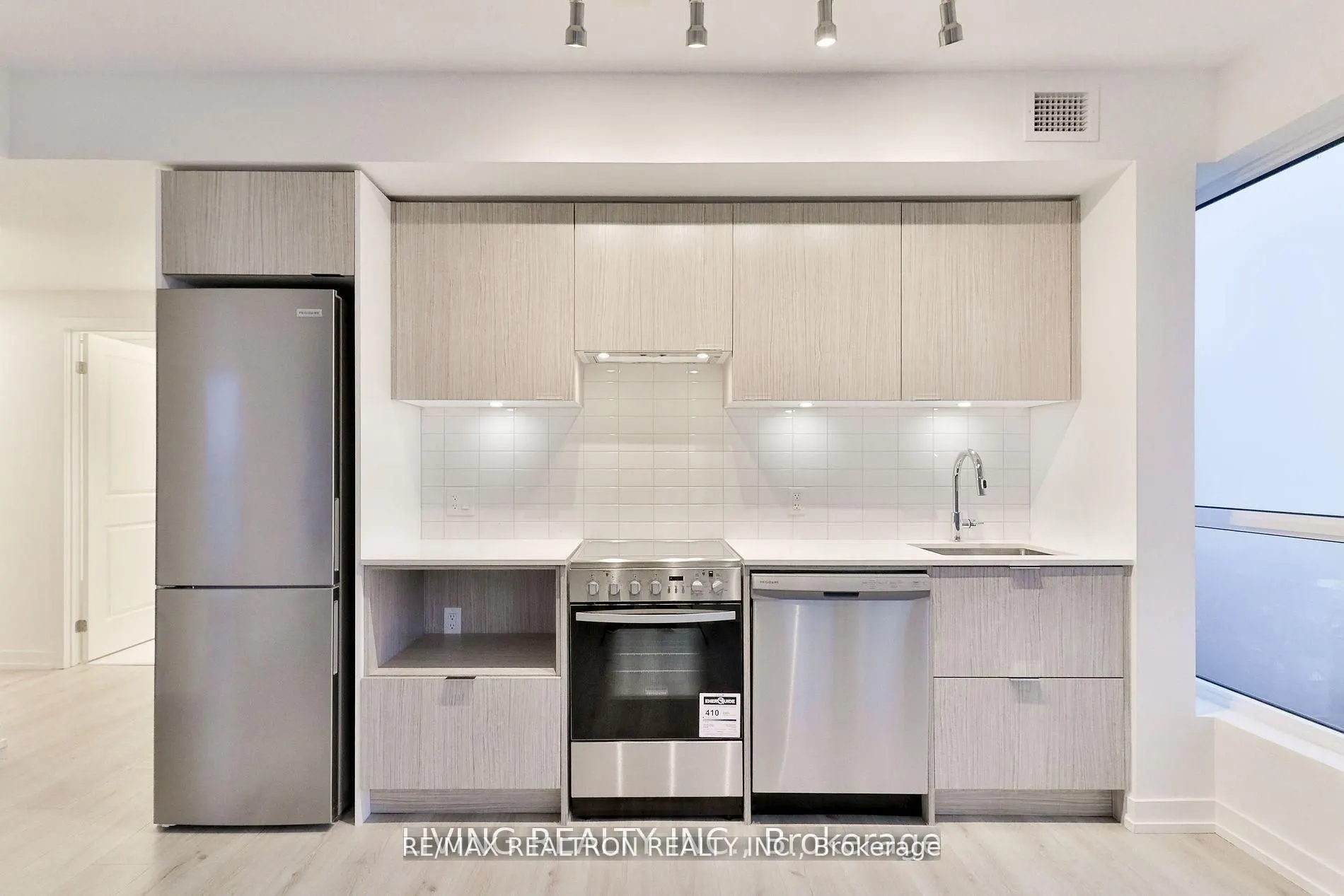 395 Bloor Street E, #1611