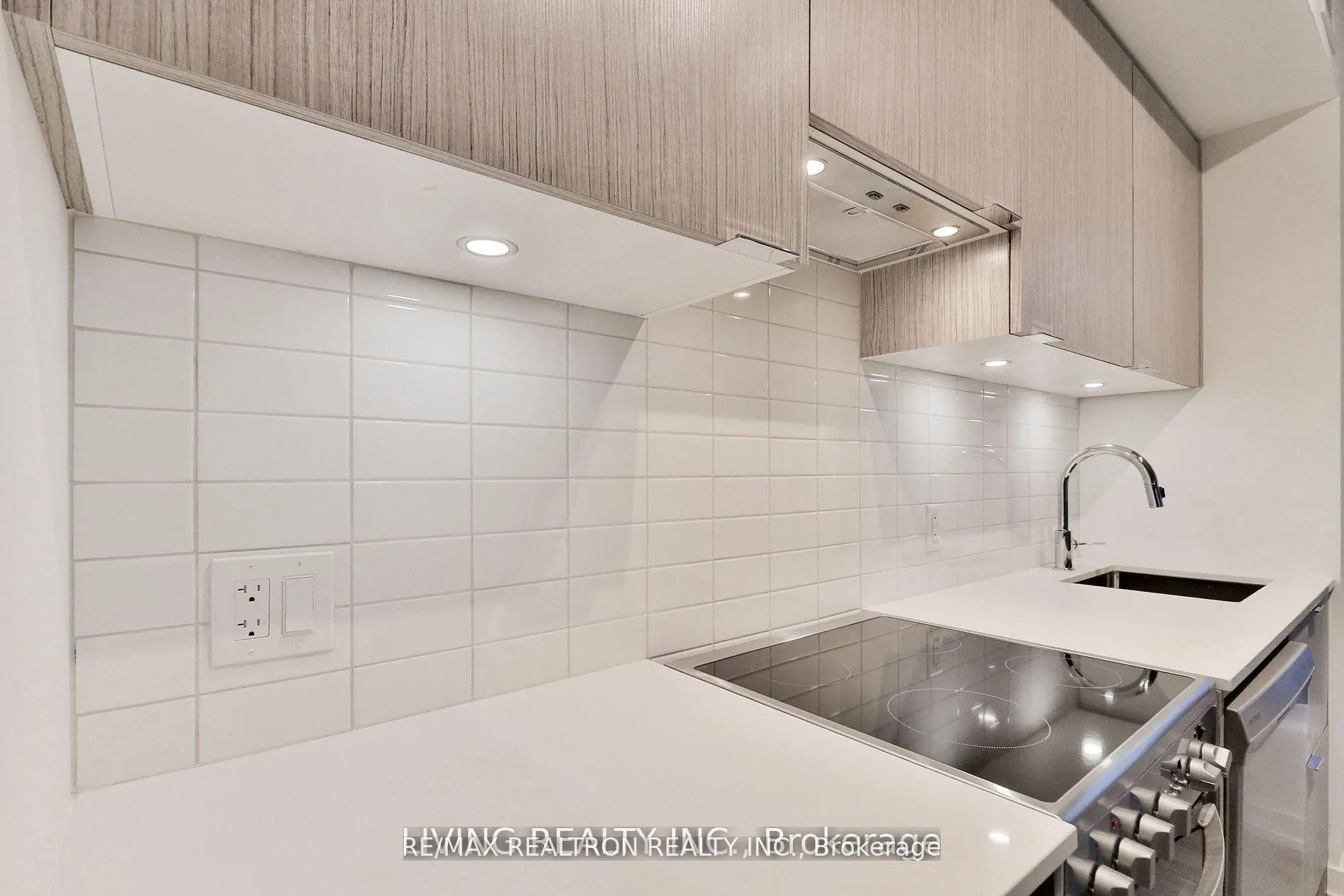 395 Bloor Street E, #1611