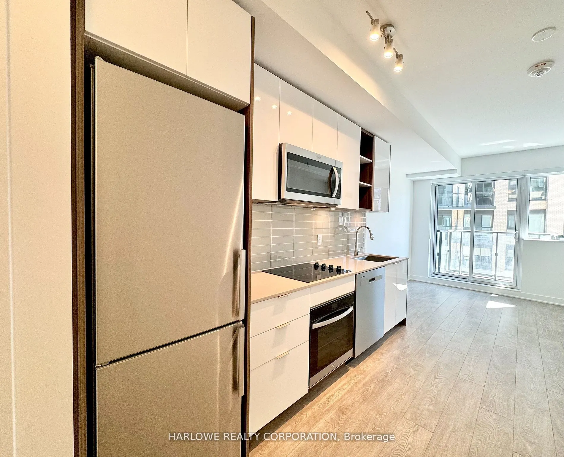 543 Richmond Street W, #925