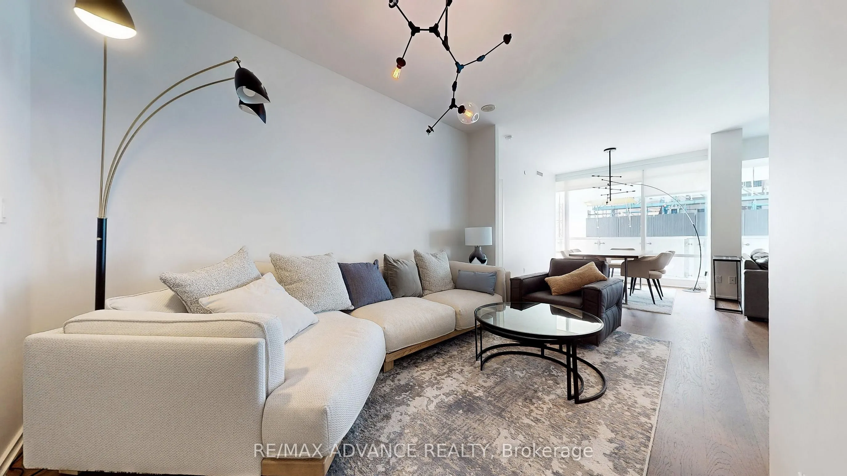 1 Bloor Street E, #6905