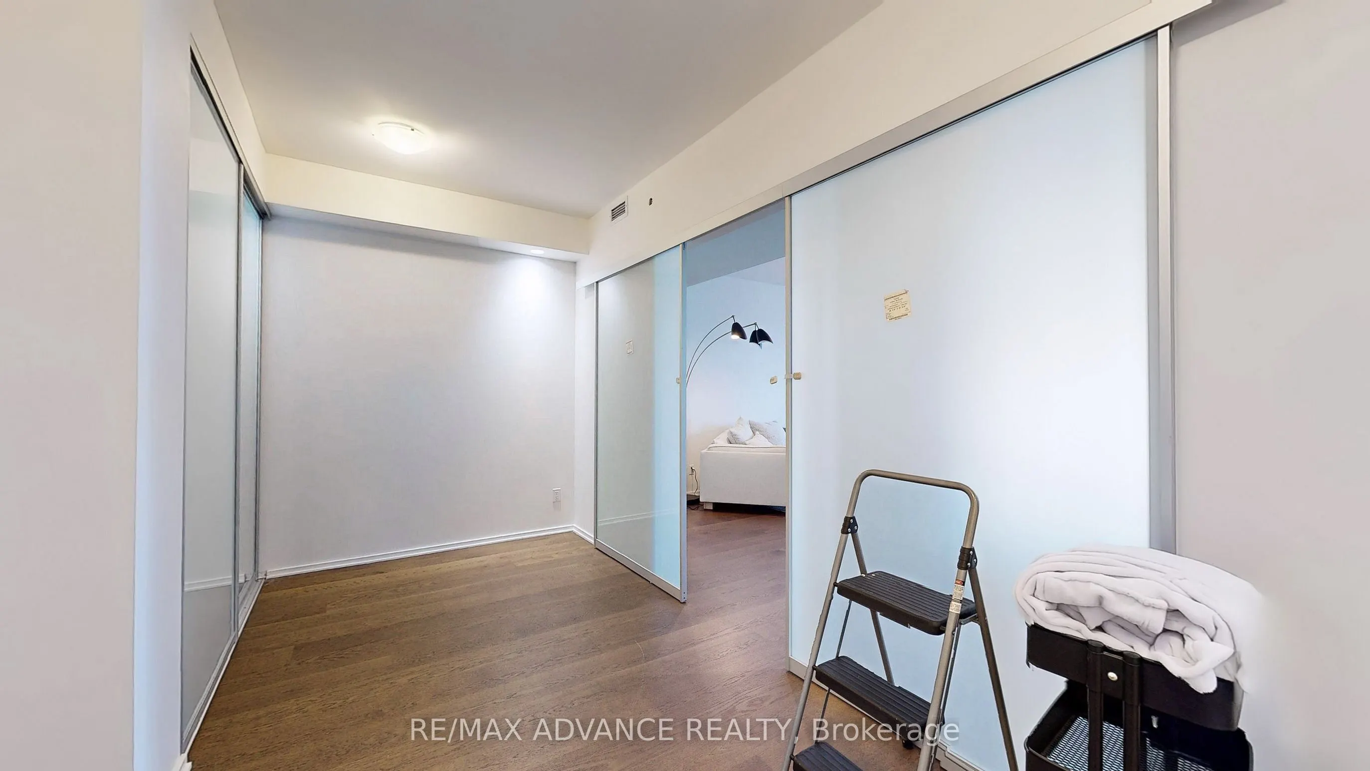 1 Bloor Street E, #6905