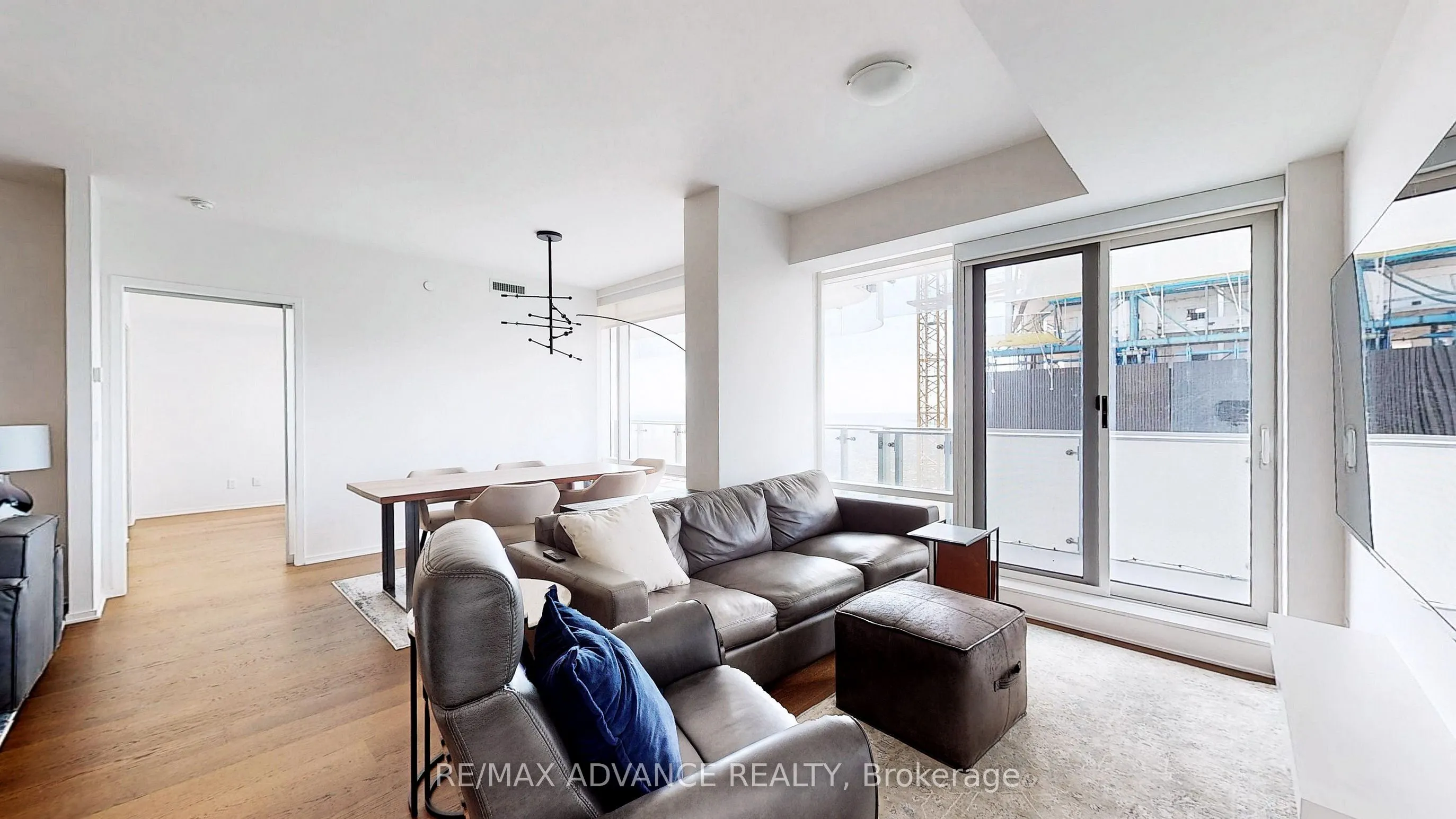 1 Bloor Street E, #6905