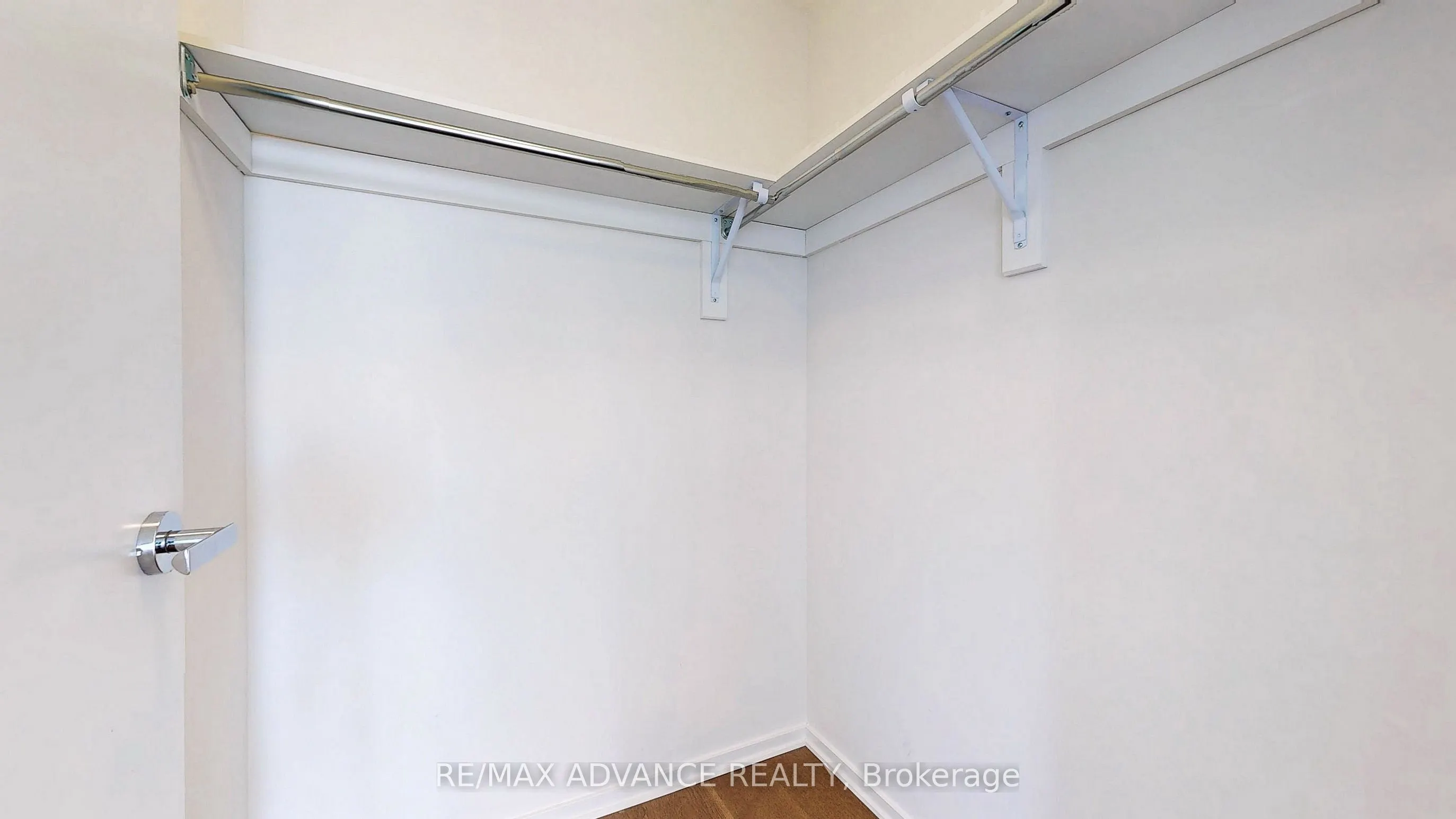 1 Bloor Street E, #6905