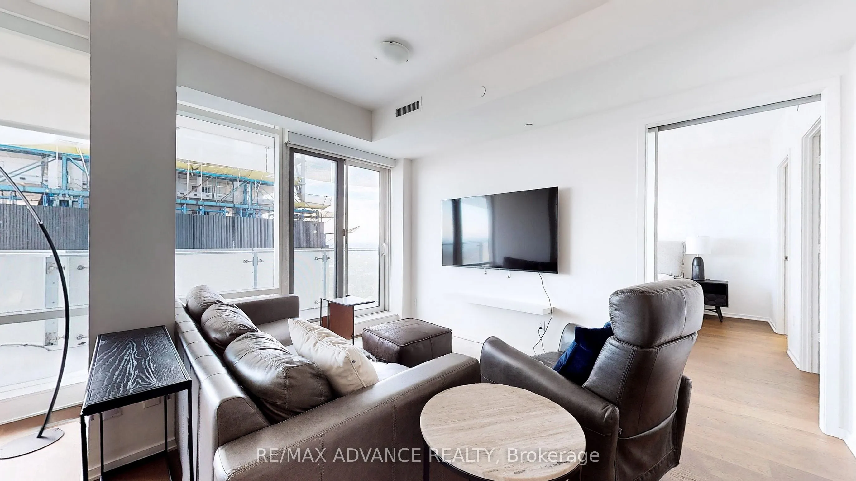 1 Bloor Street E, #6905