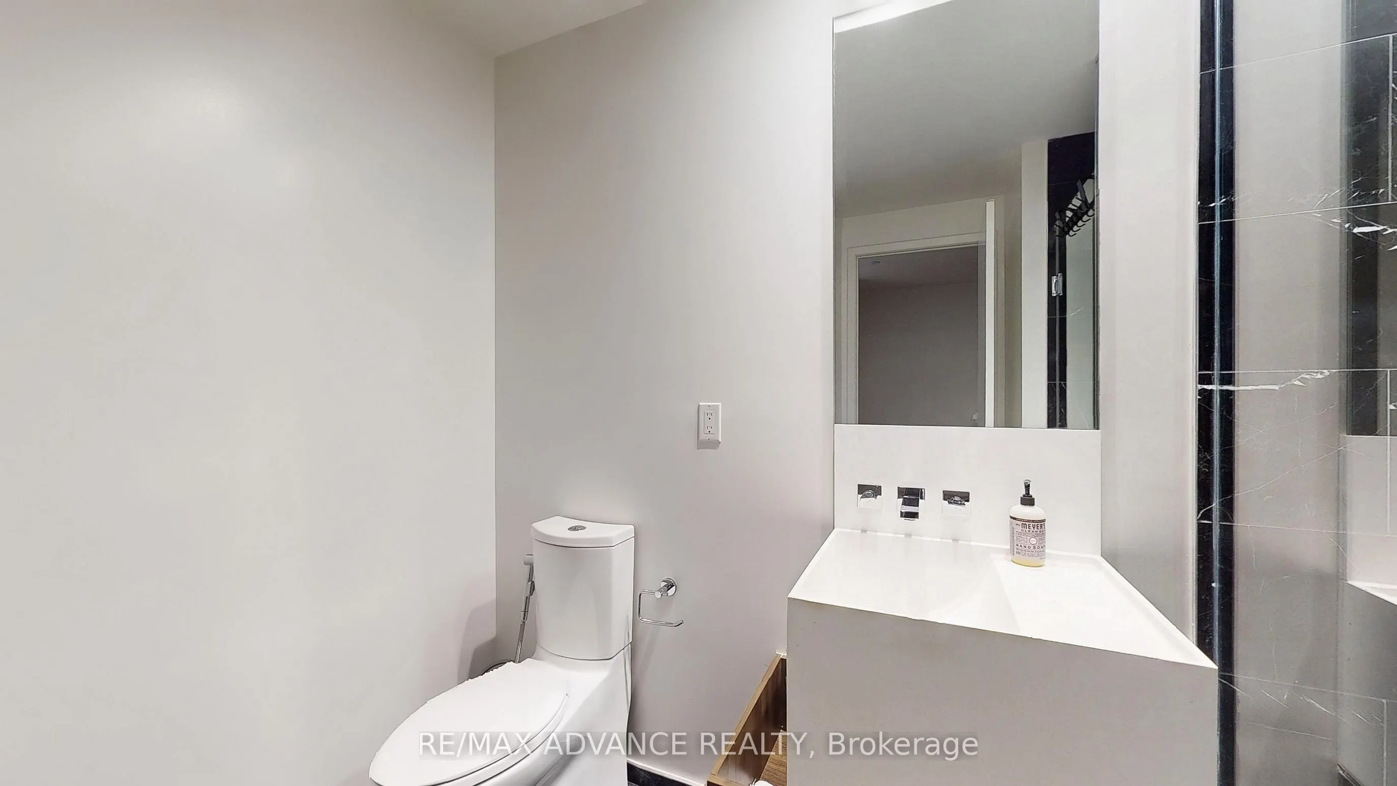 1 Bloor Street E, #6905