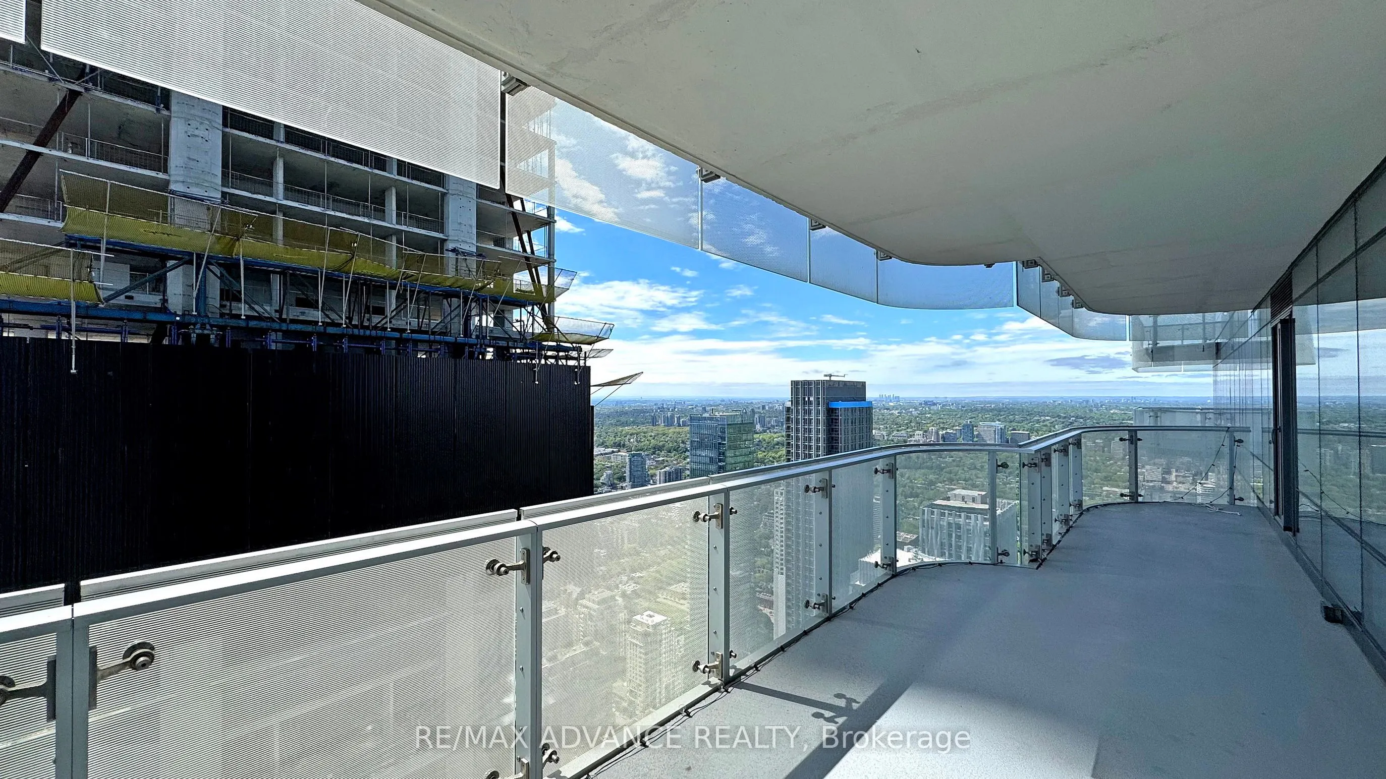 1 Bloor Street E, #6905