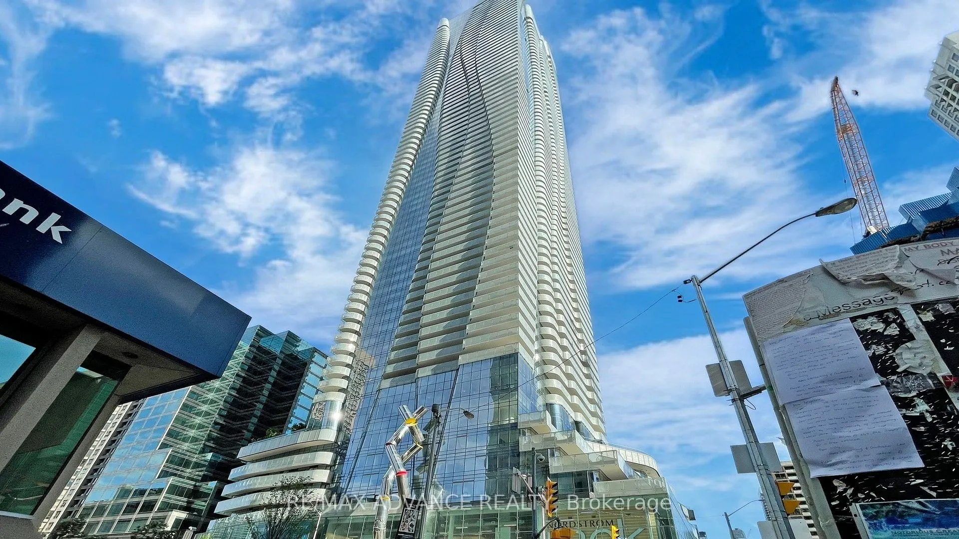 1 Bloor Street E, #6905