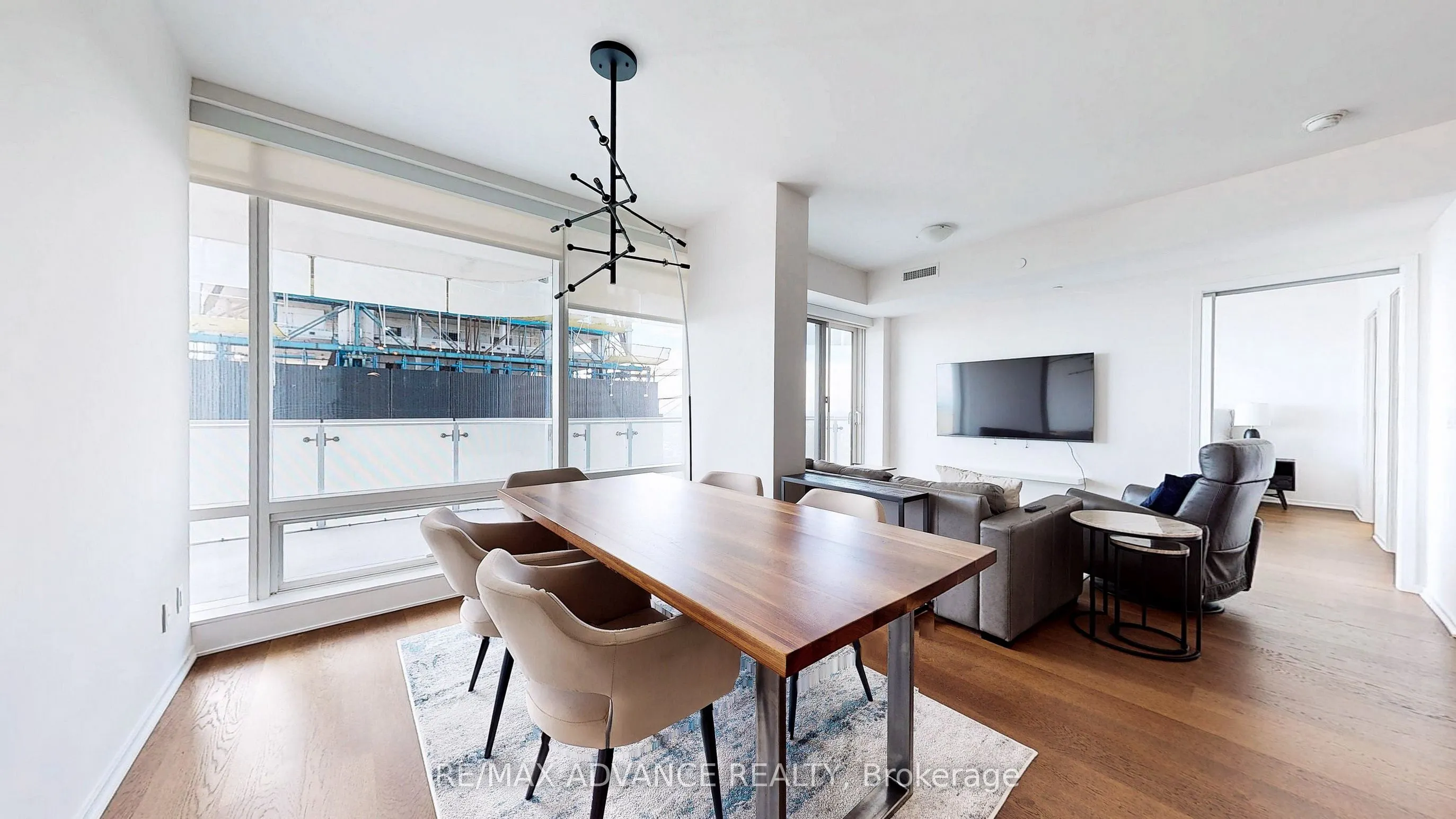 1 Bloor Street E, #6905