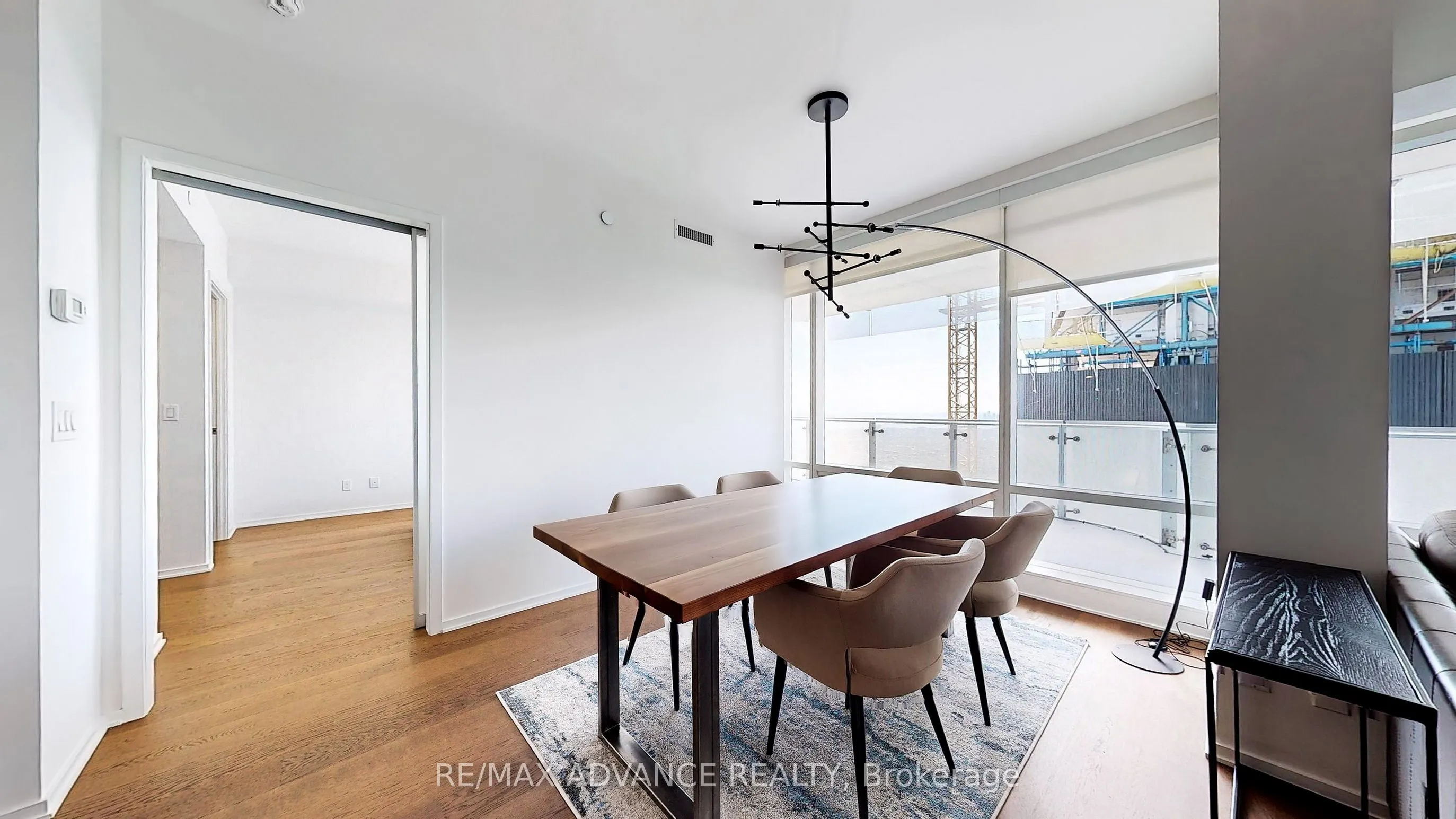 1 Bloor Street E, #6905