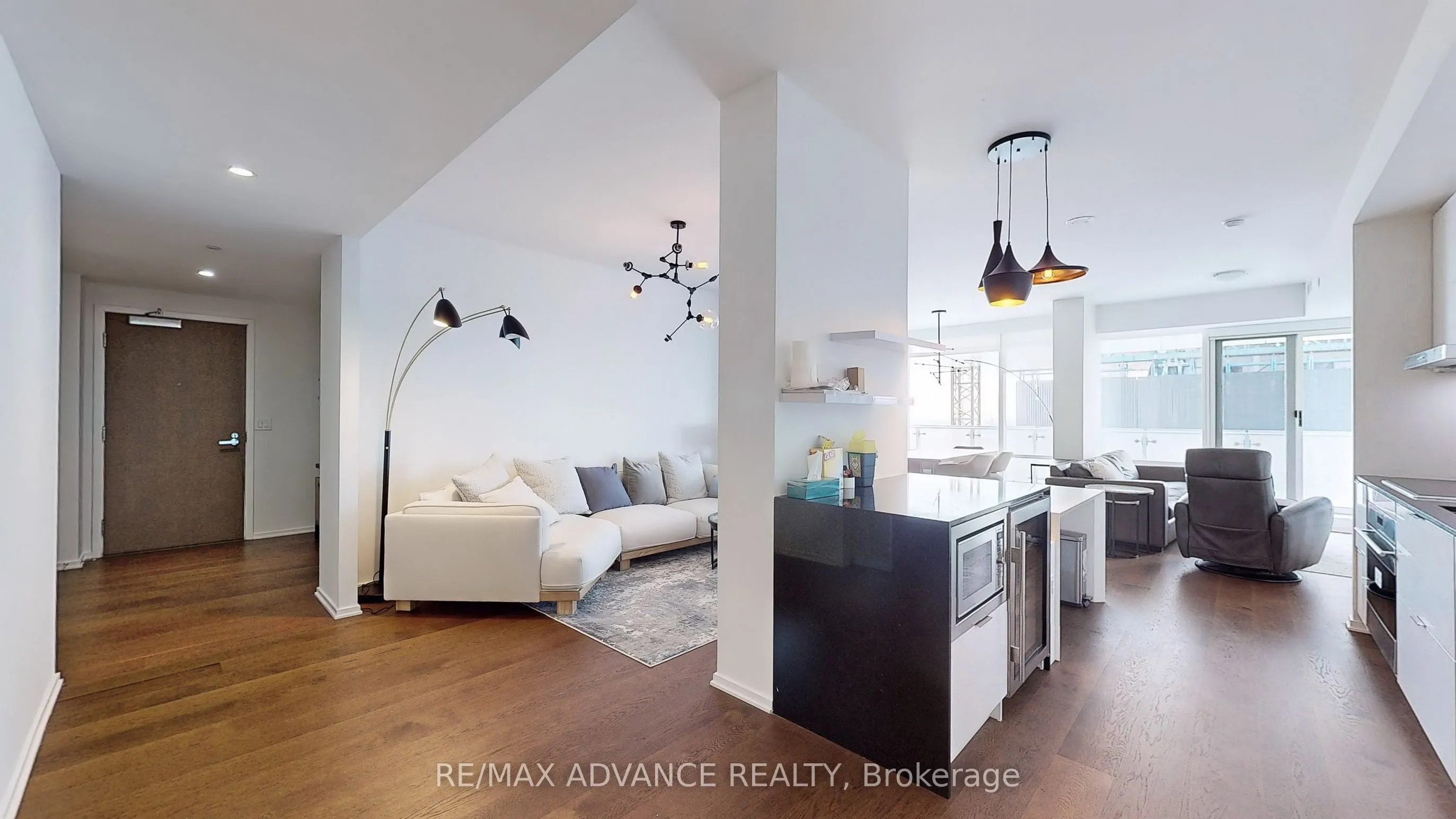 1 Bloor Street E, #6905
