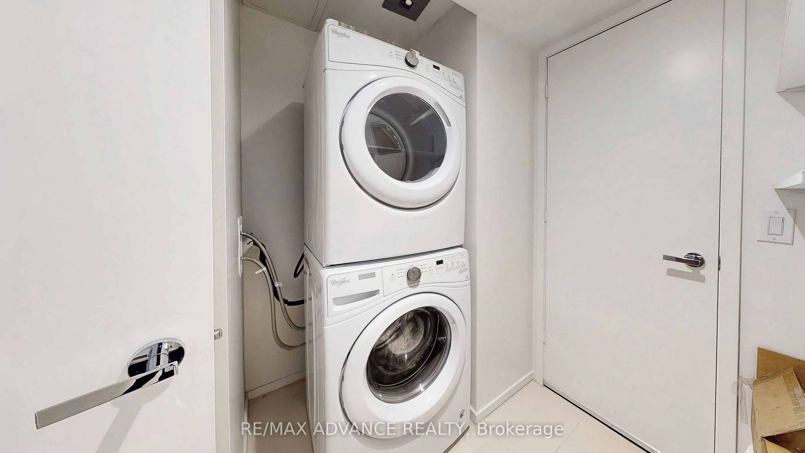 1 Bloor Street E, #6905