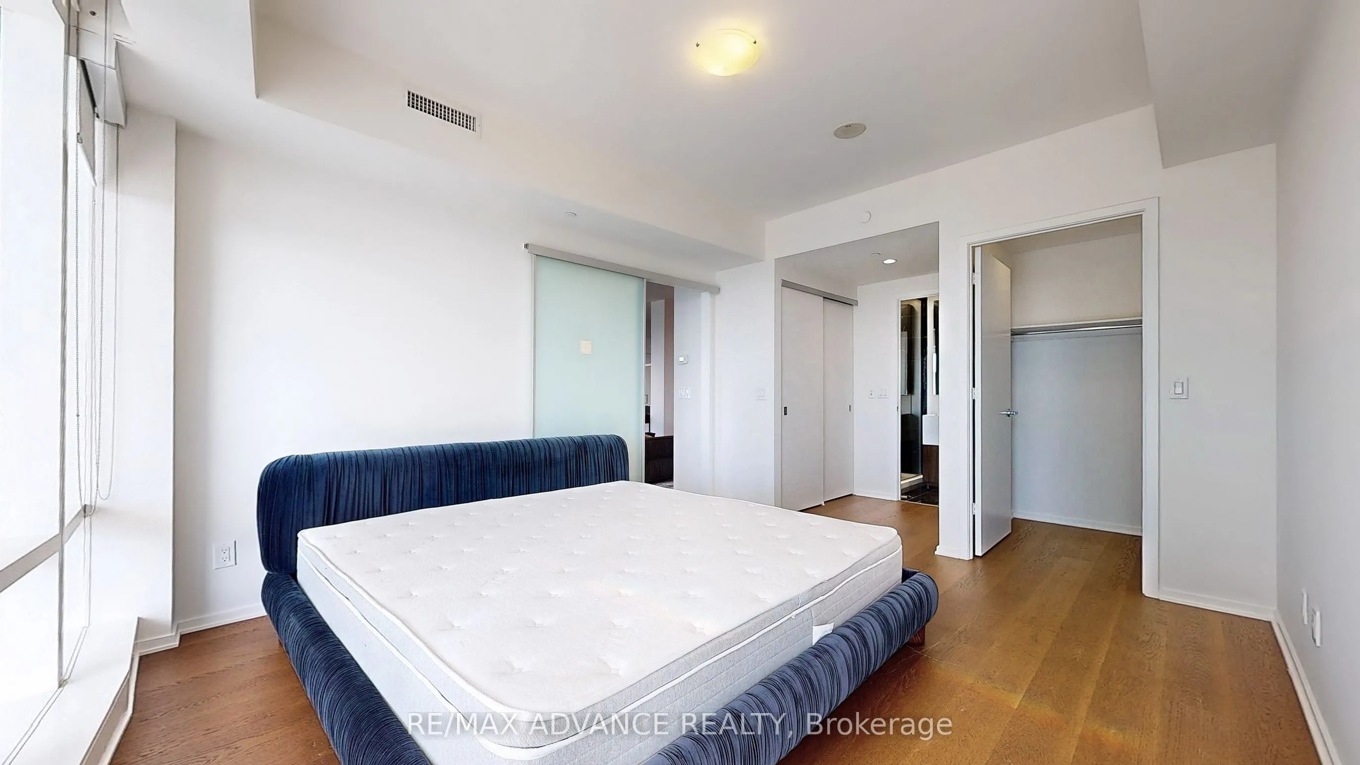 1 Bloor Street E, #6905